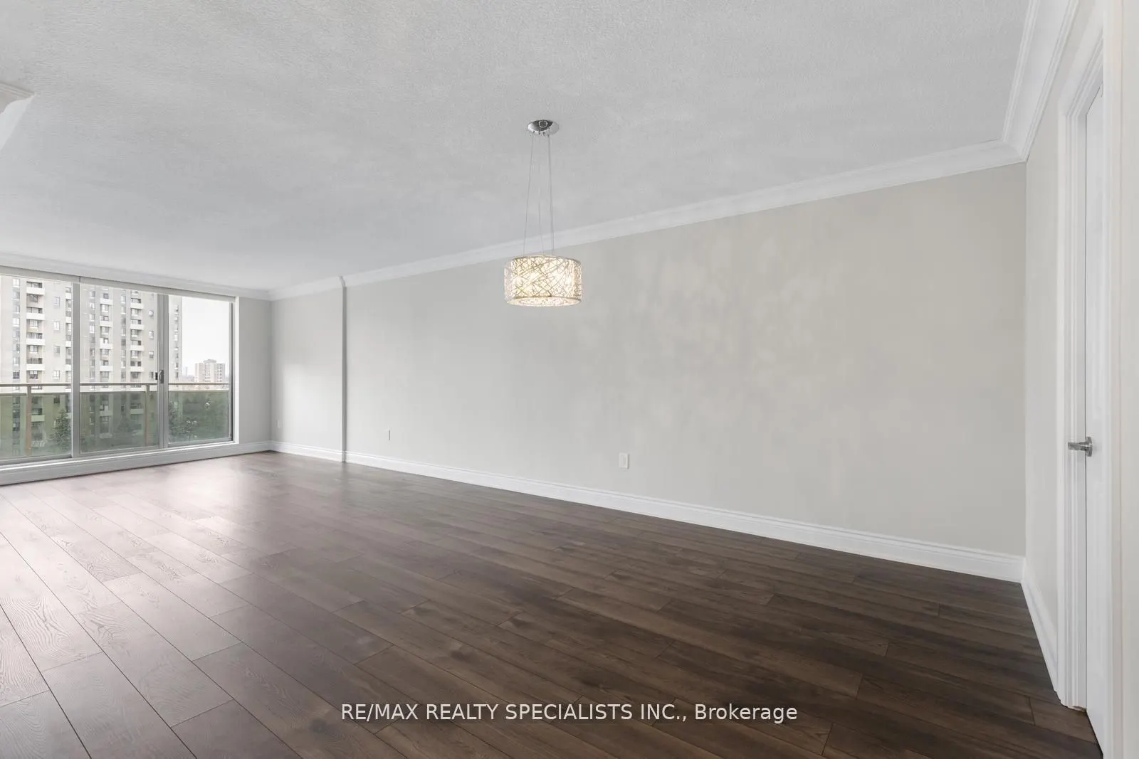 820 Burnhamthorpe Road, #803