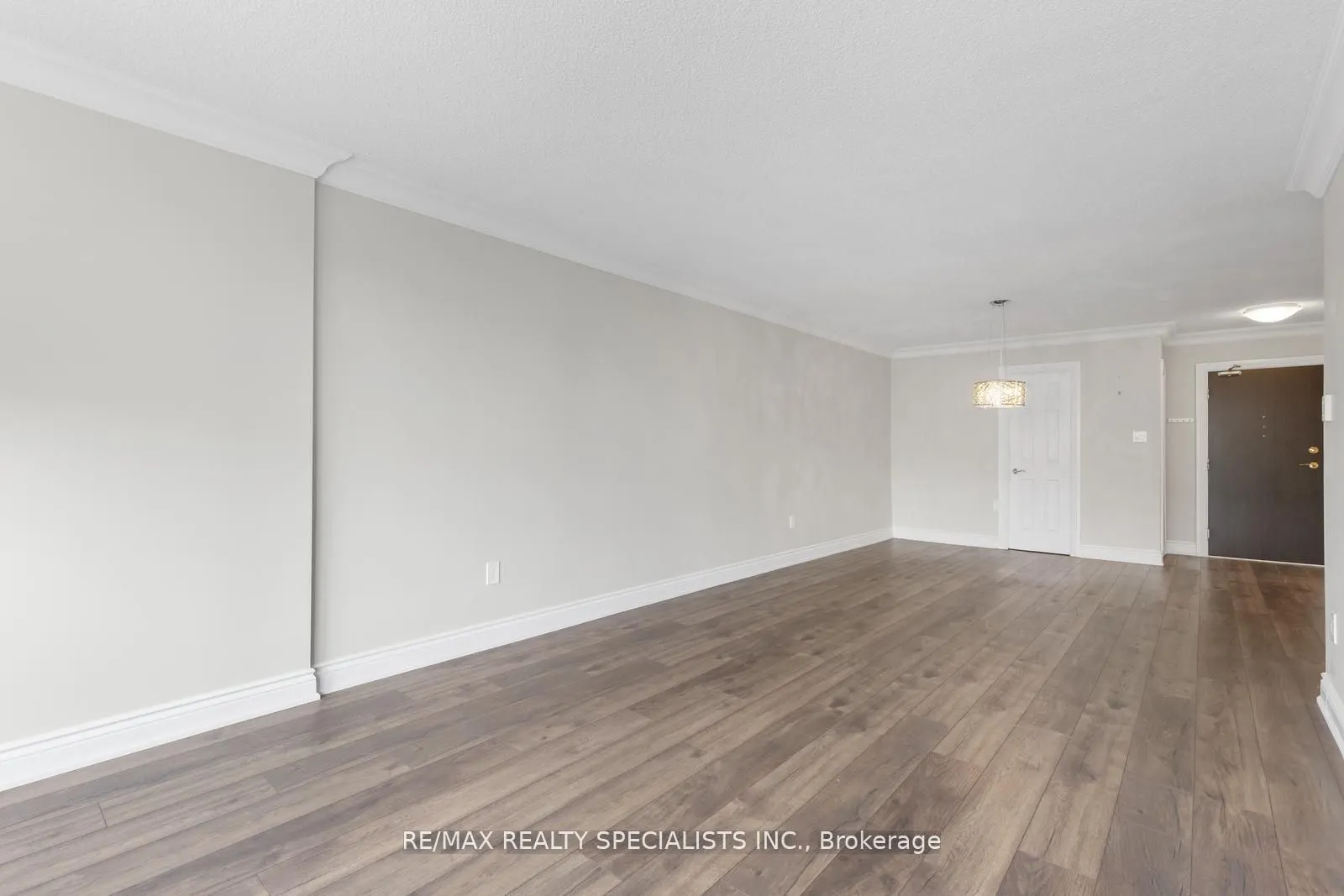 820 Burnhamthorpe Road, #803