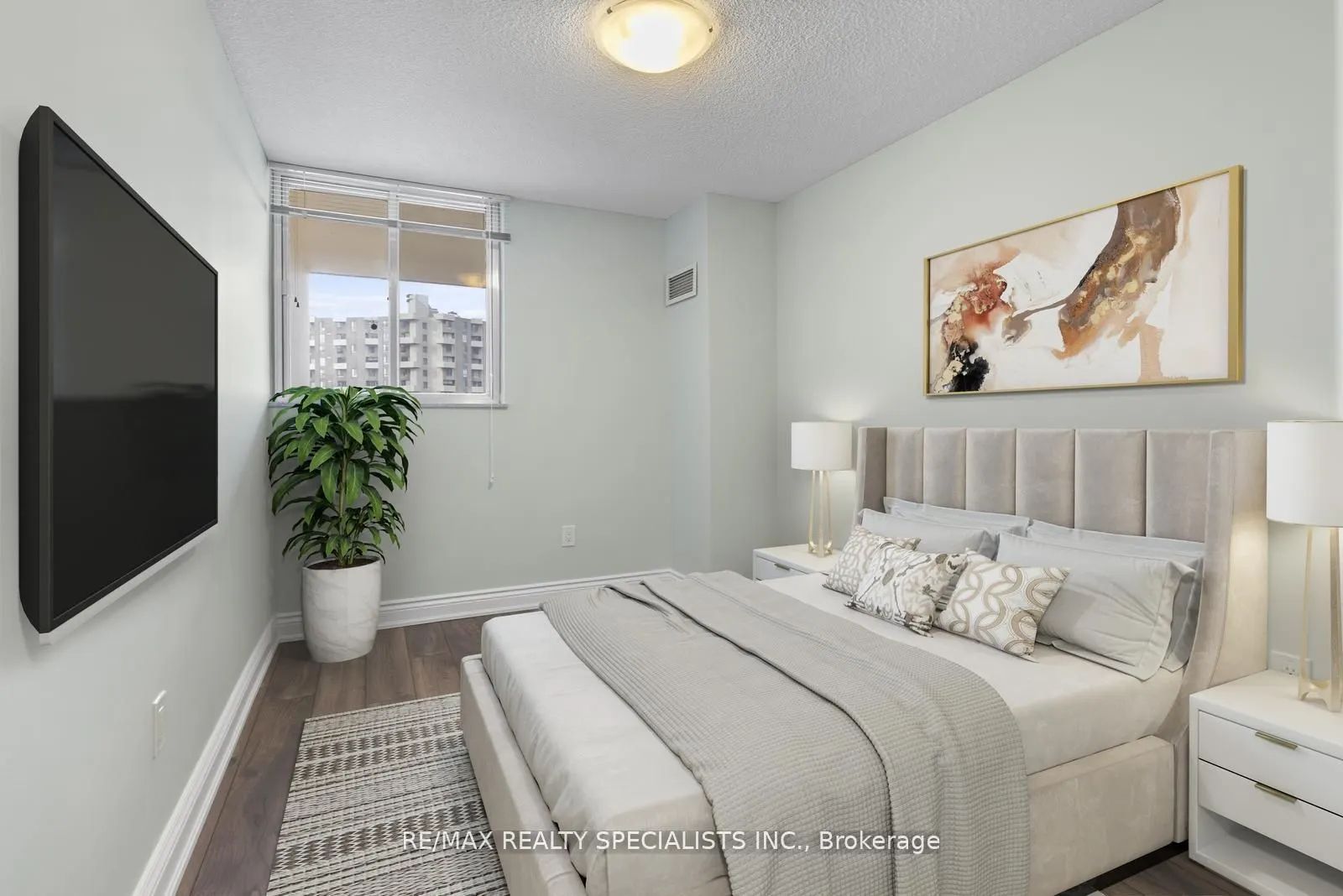 820 Burnhamthorpe Road, #803