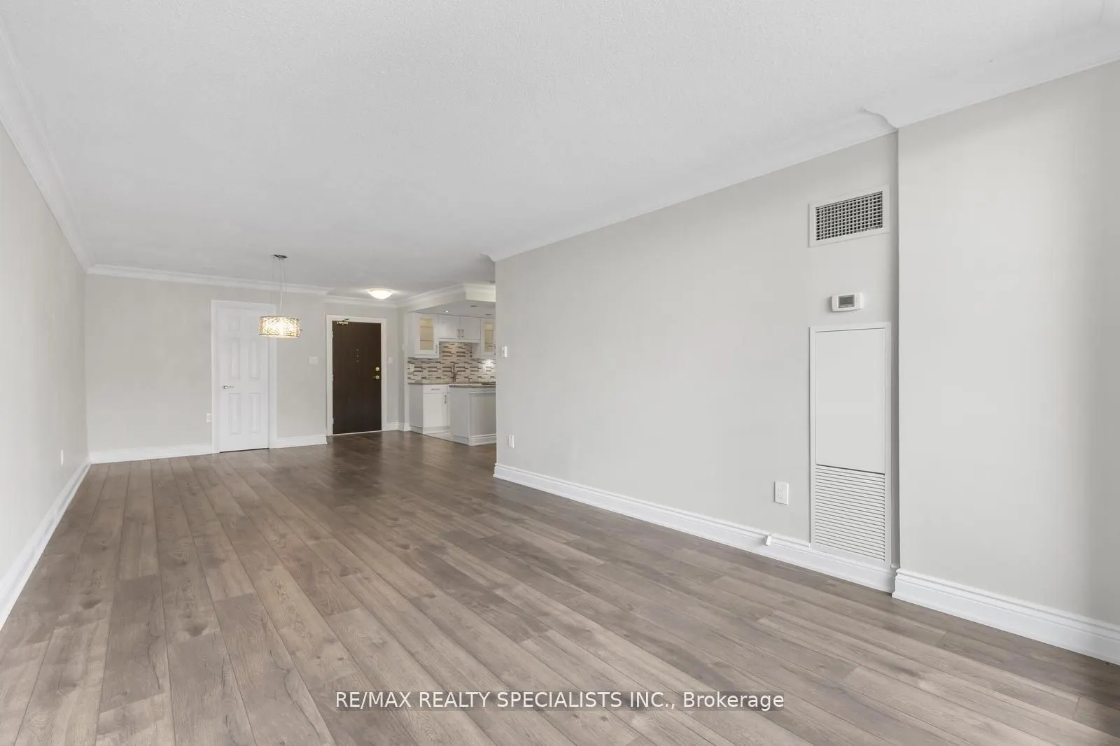 820 Burnhamthorpe Road, #803