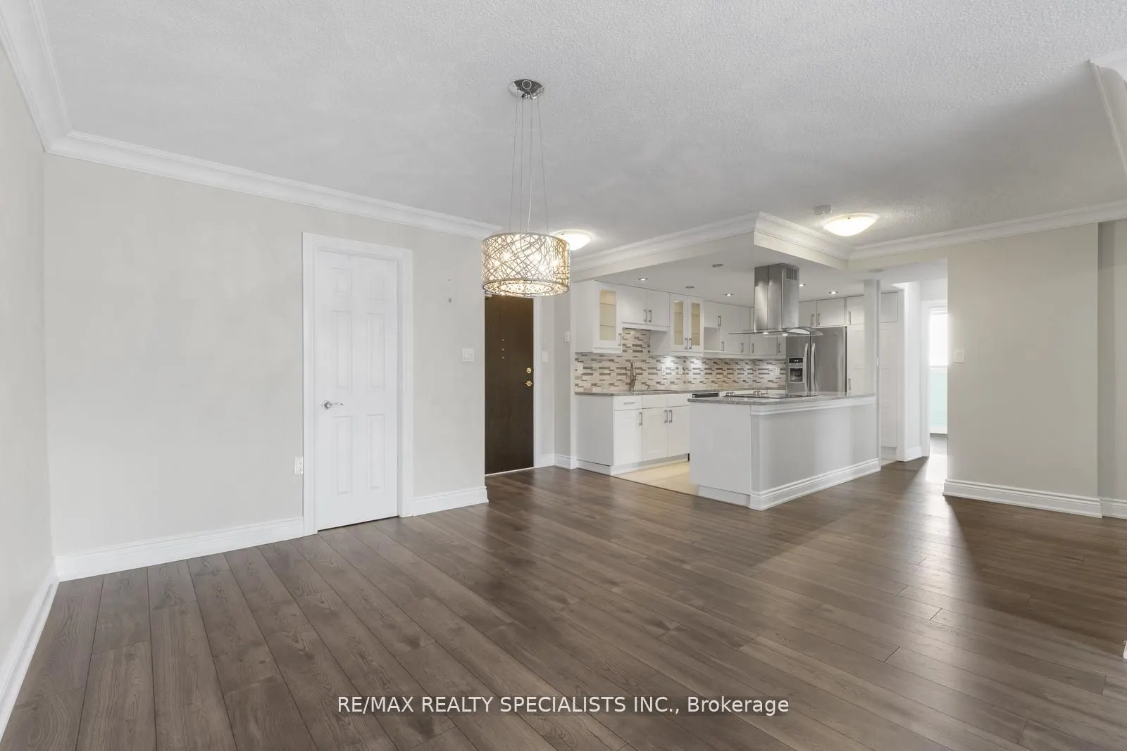 820 Burnhamthorpe Road, #803