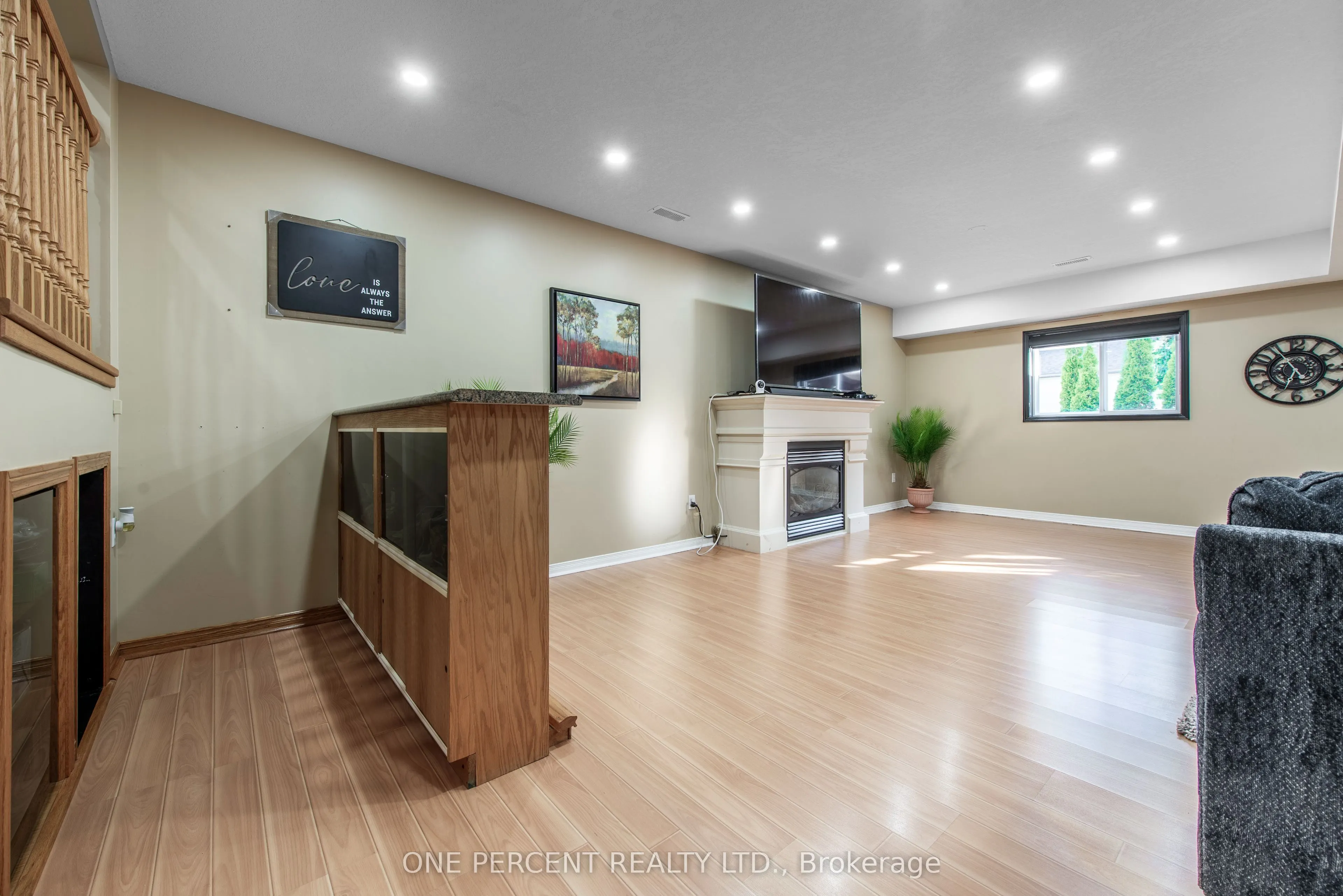 53 Biscayne Crescent