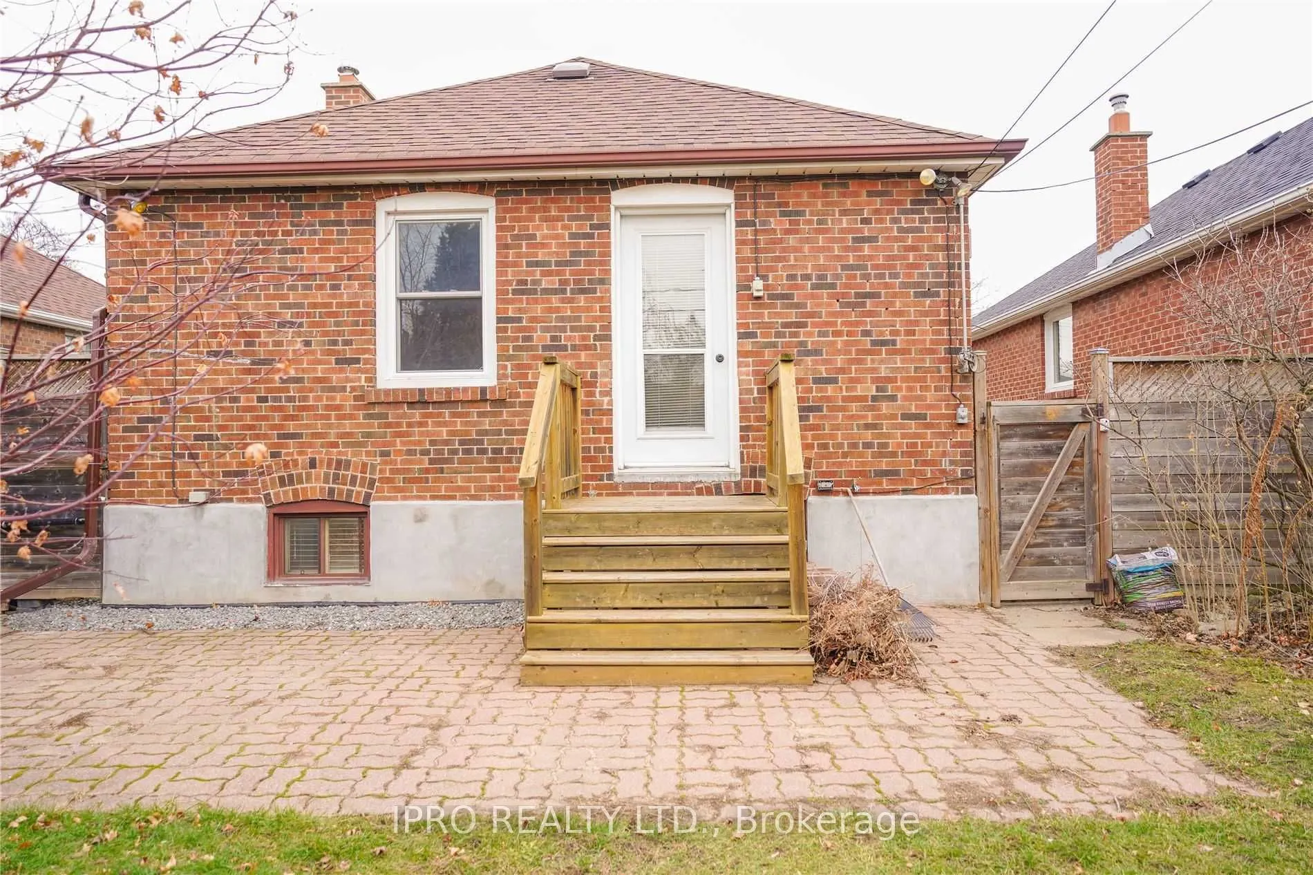 46 Rothsay Avenue, #(LOWER LEVEL)