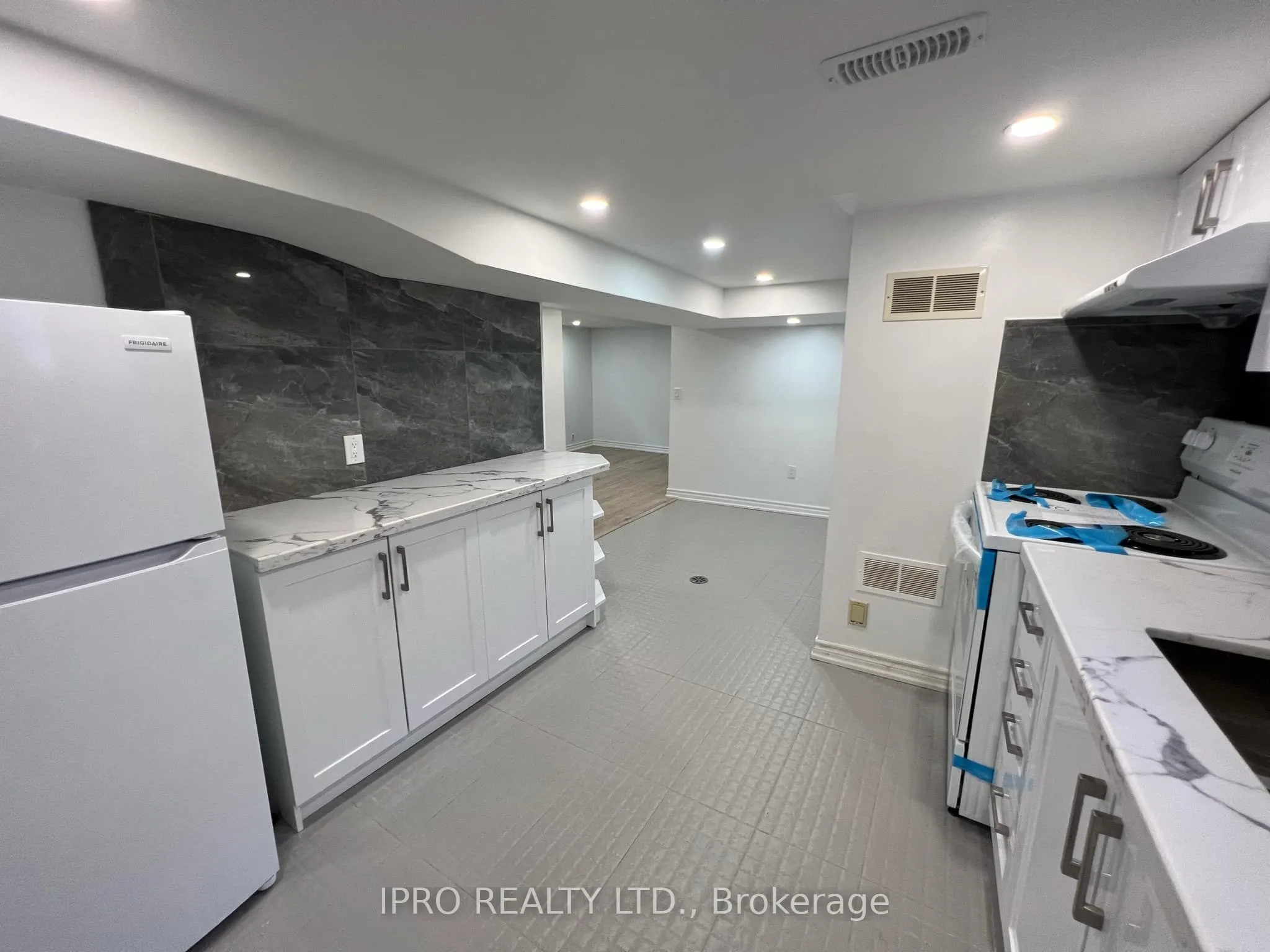 46 Rothsay Avenue, #(LOWER LEVEL)