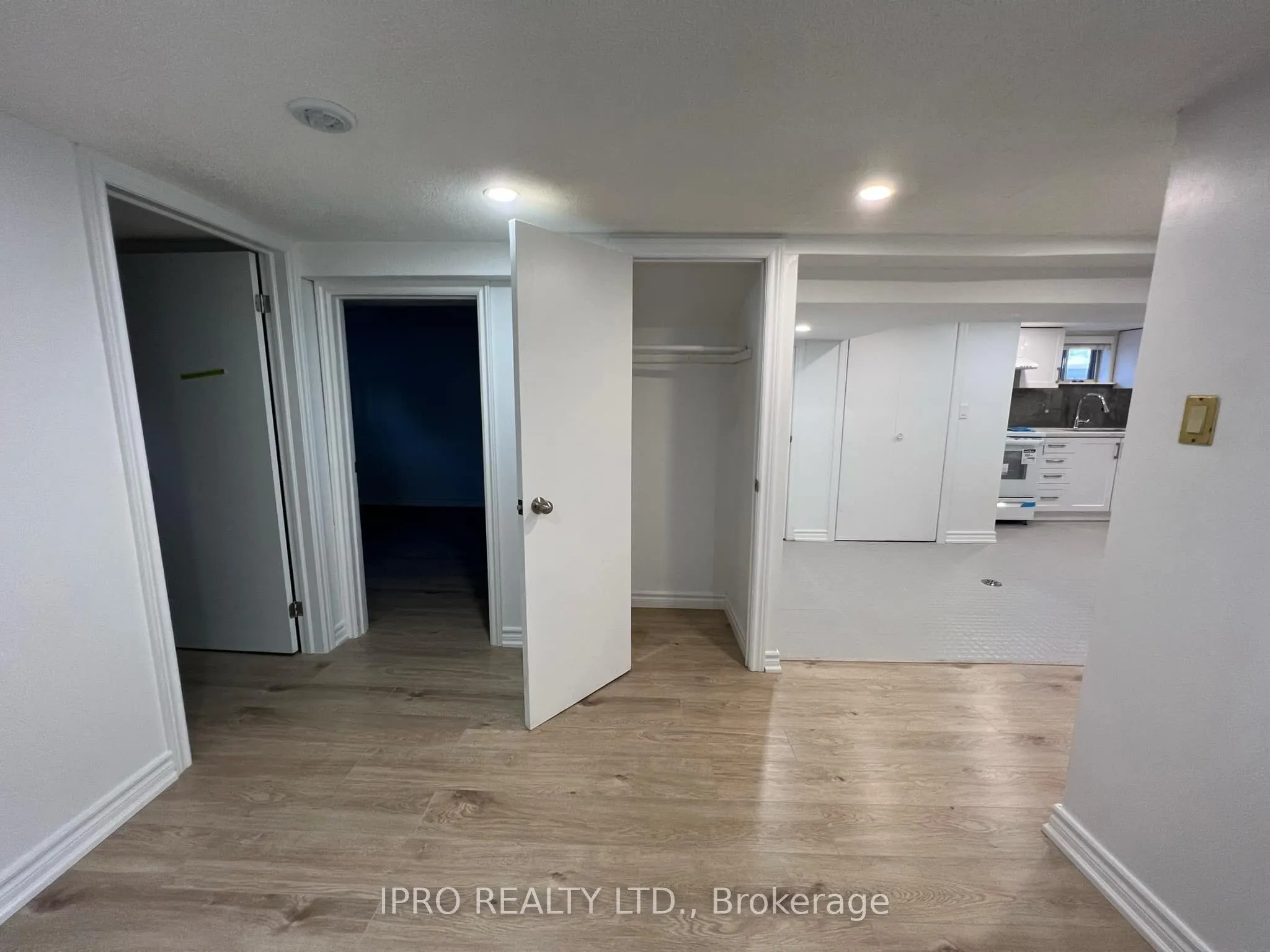 46 Rothsay Avenue, #(LOWER LEVEL)