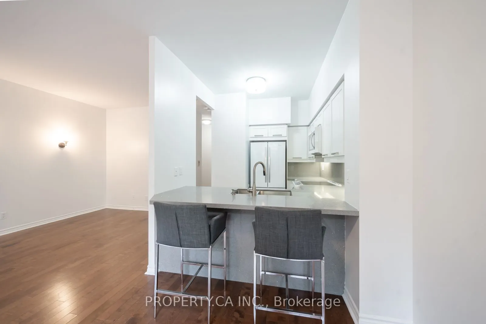 2111 Lakeshore Boulevard W, #105