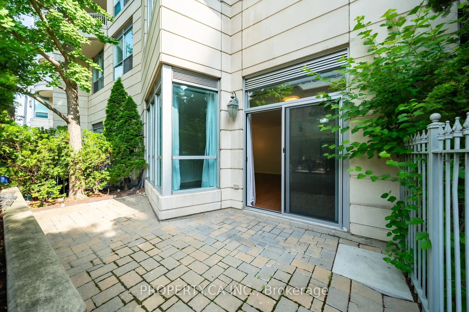 2111 Lakeshore Boulevard W, #105