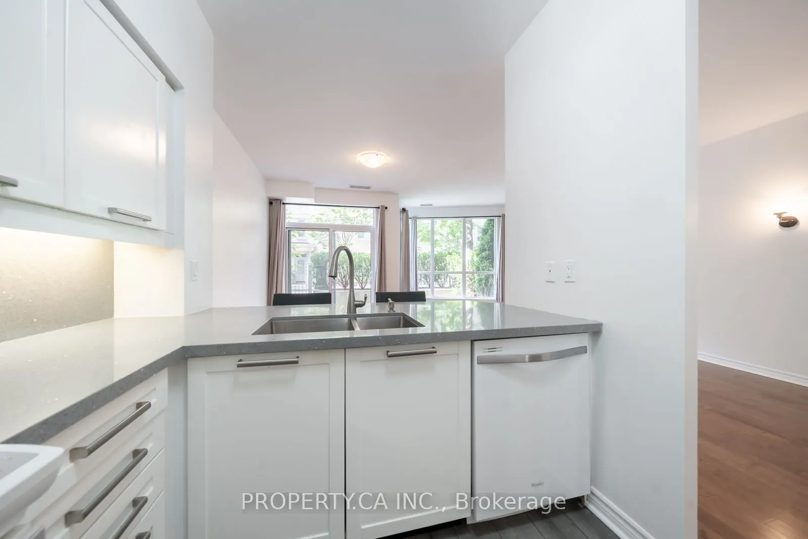 2111 Lakeshore Boulevard W, #105