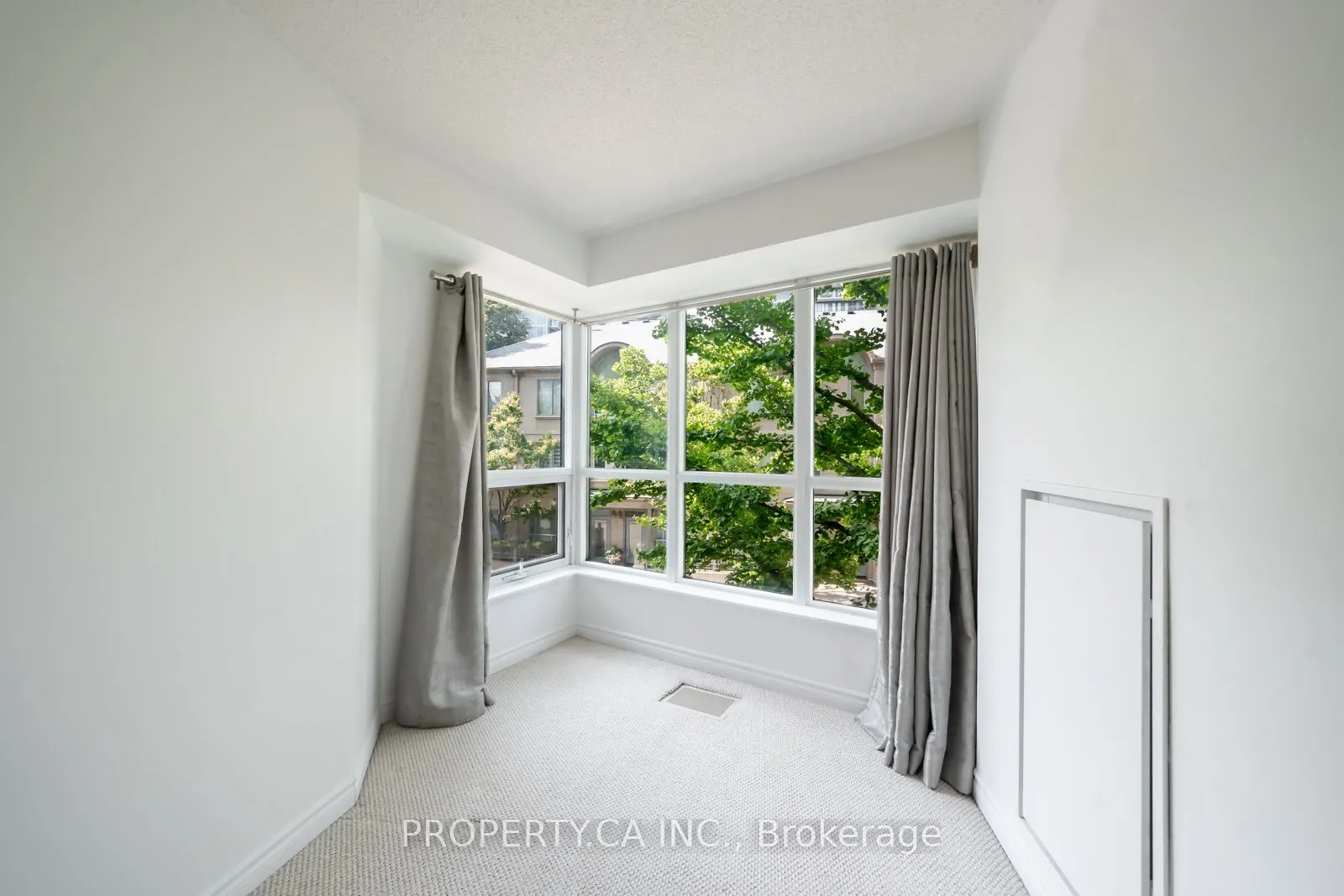 2111 Lakeshore Boulevard W, #105