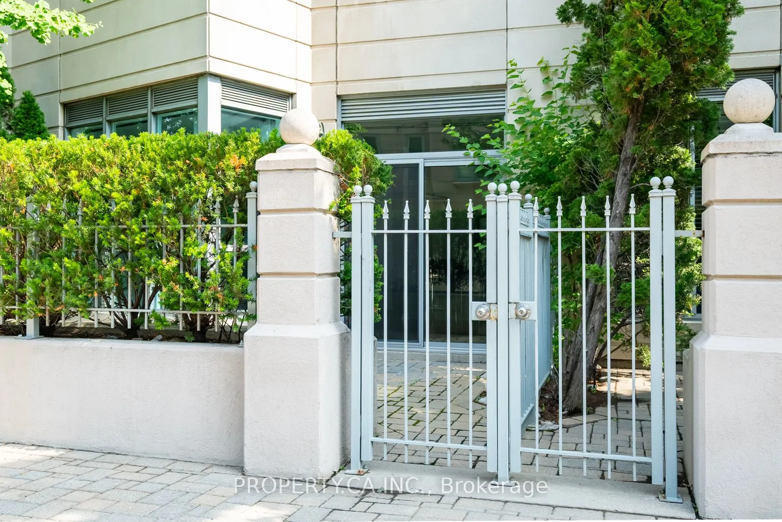 2111 Lakeshore Boulevard W, #105
