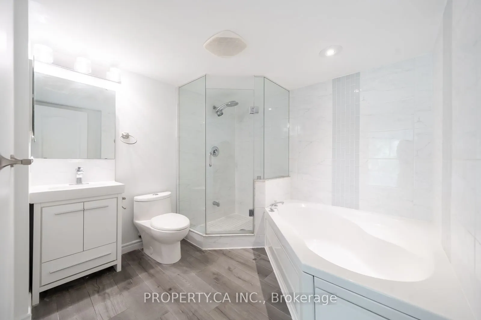 2111 Lakeshore Boulevard W, #105