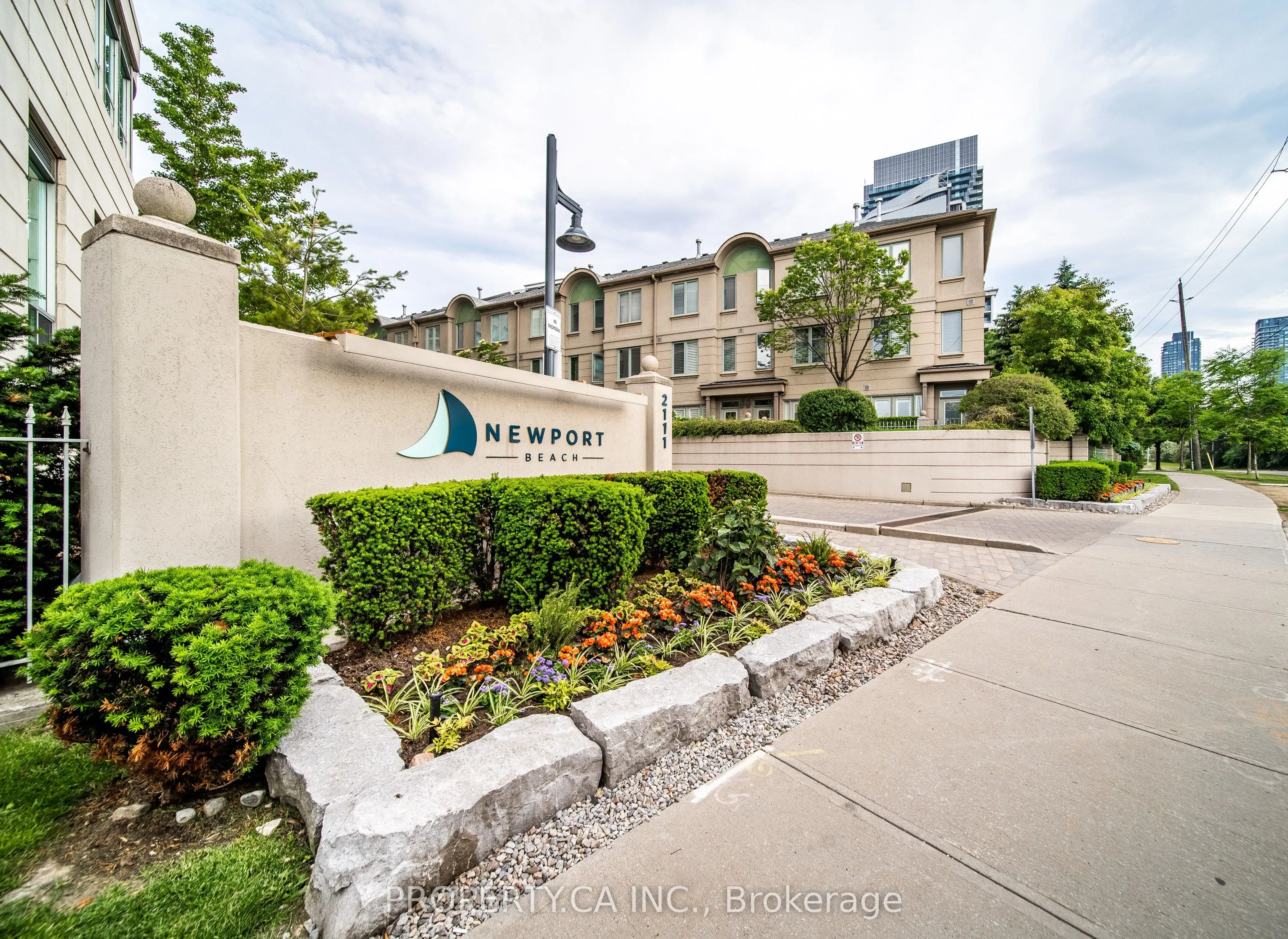 2111 Lakeshore Boulevard W, #105