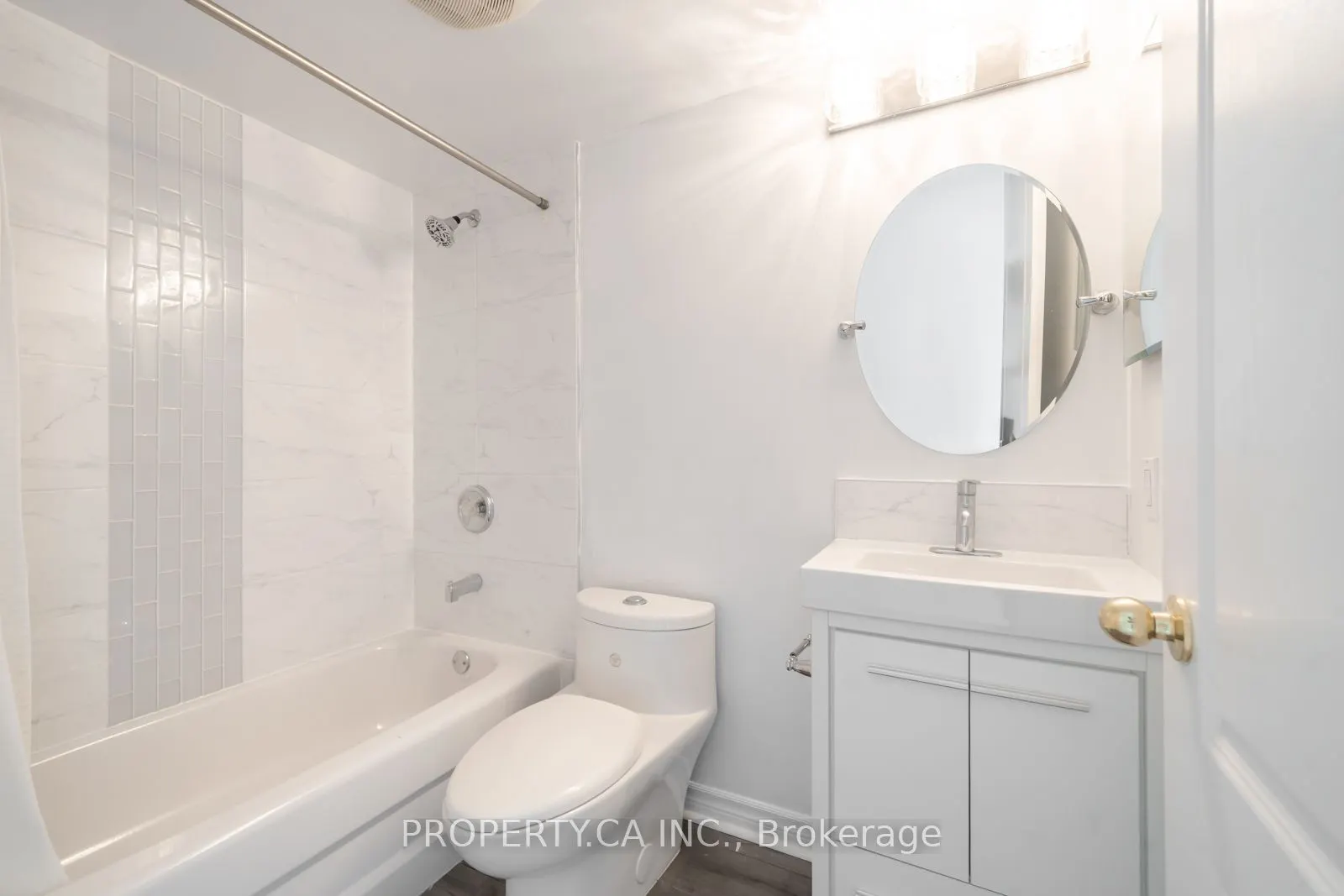 2111 Lakeshore Boulevard W, #105