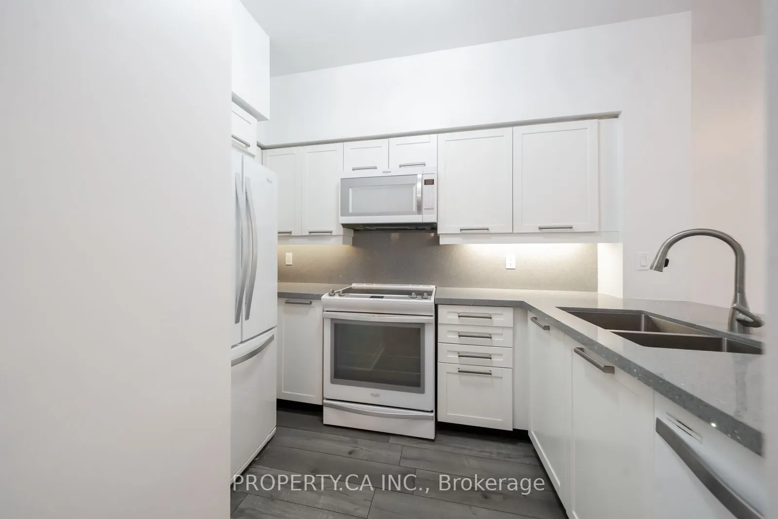 2111 Lakeshore Boulevard W, #105