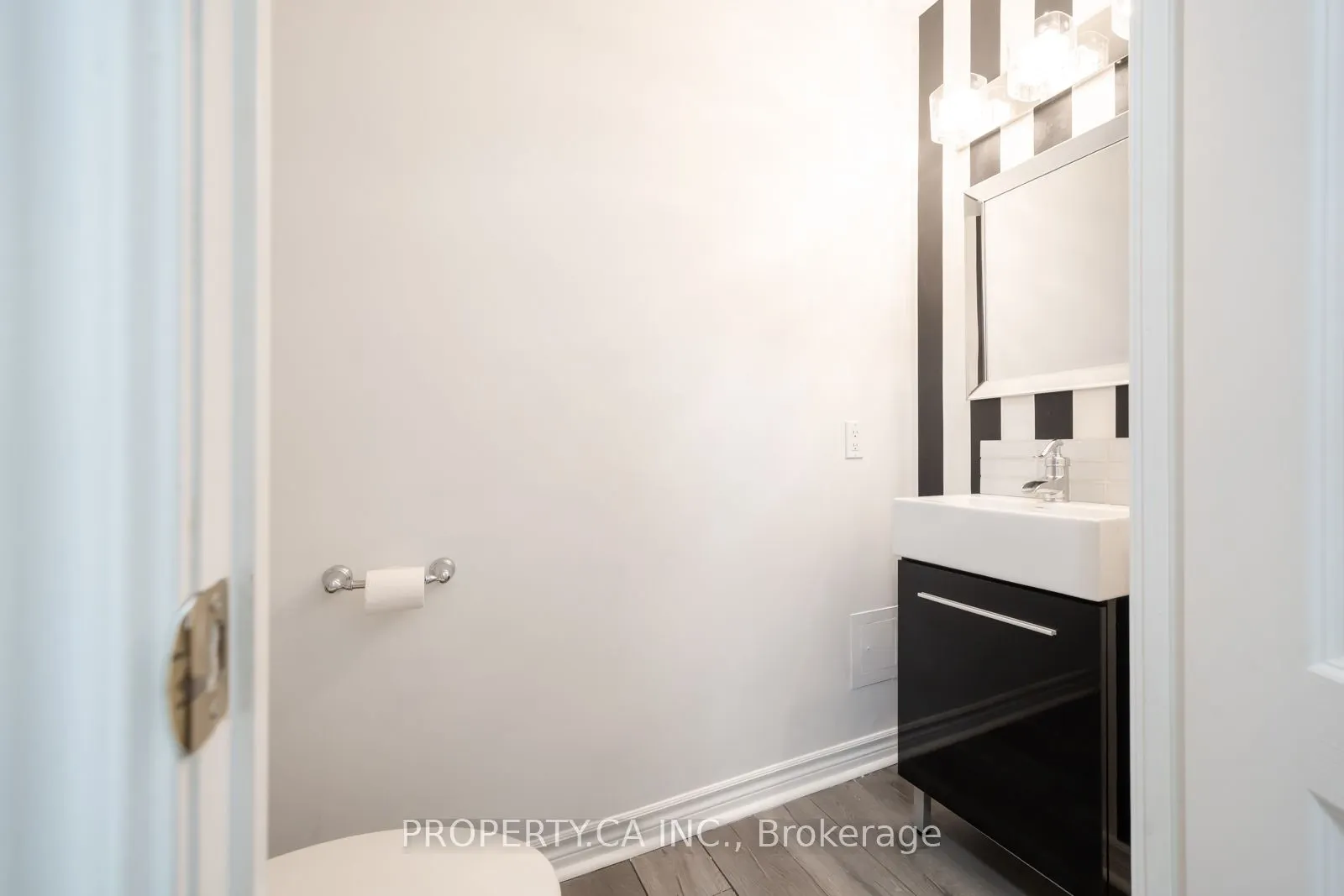 2111 Lakeshore Boulevard W, #105