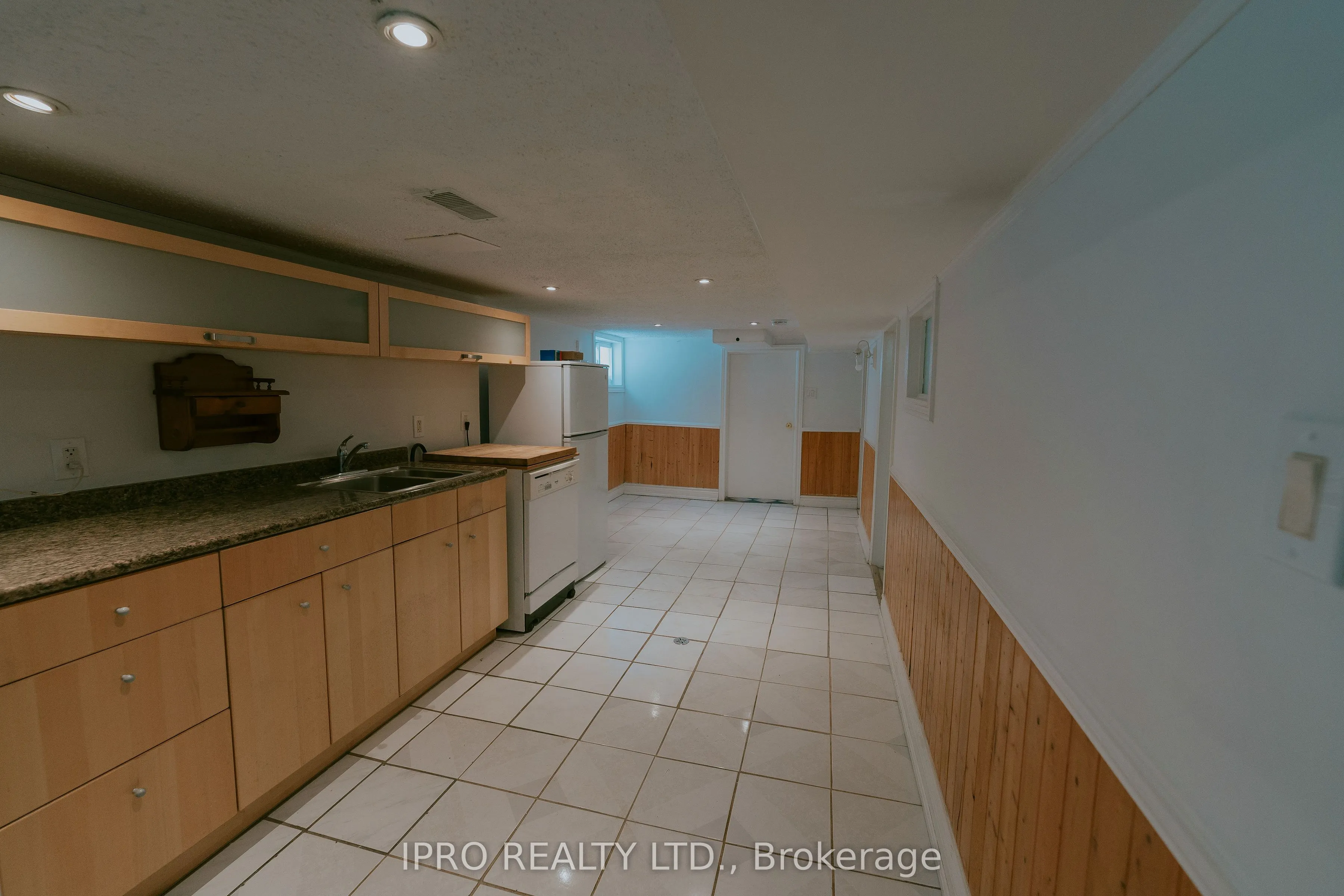 183 Livingstone Avenue W