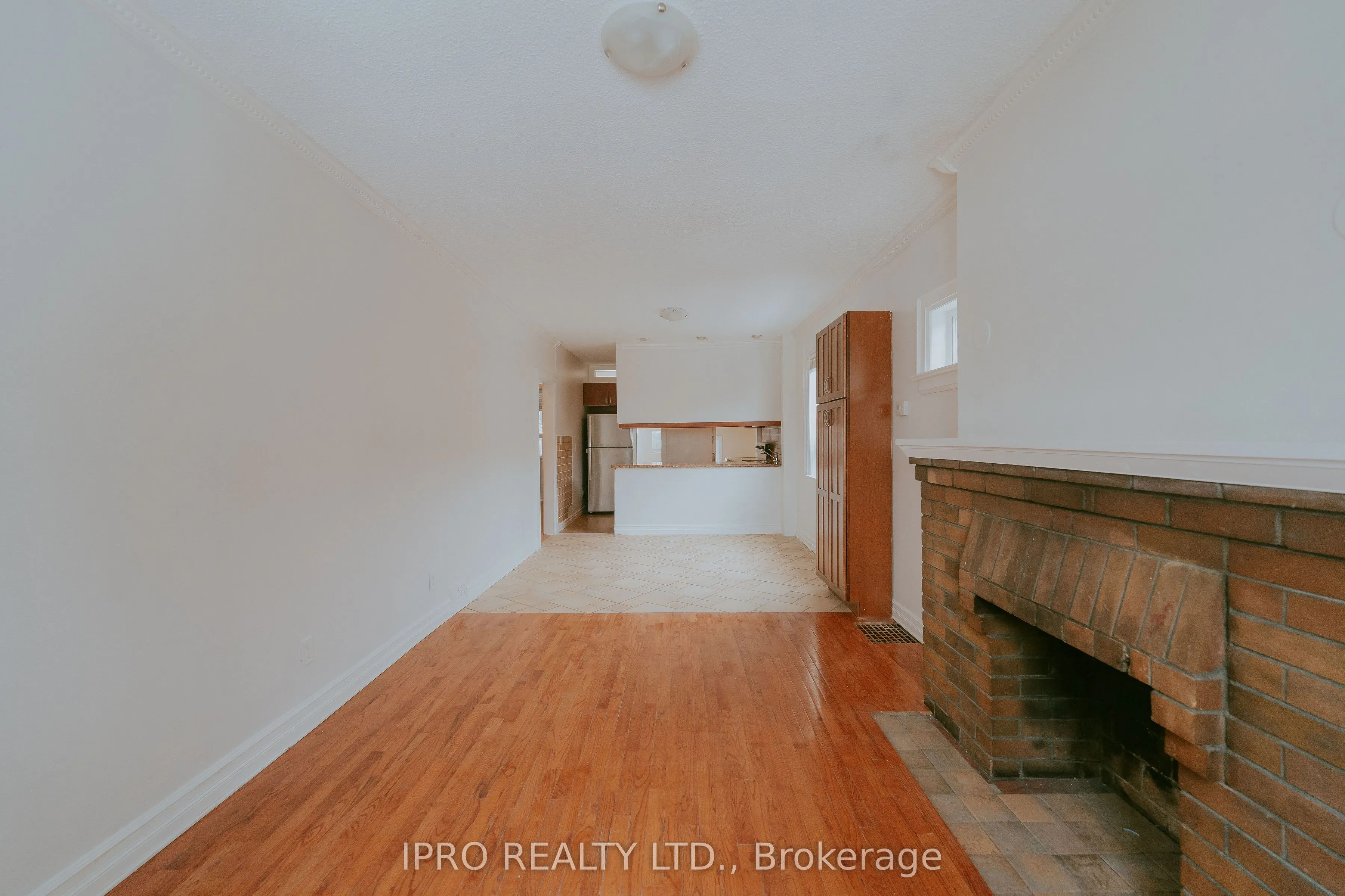183 Livingstone Avenue W