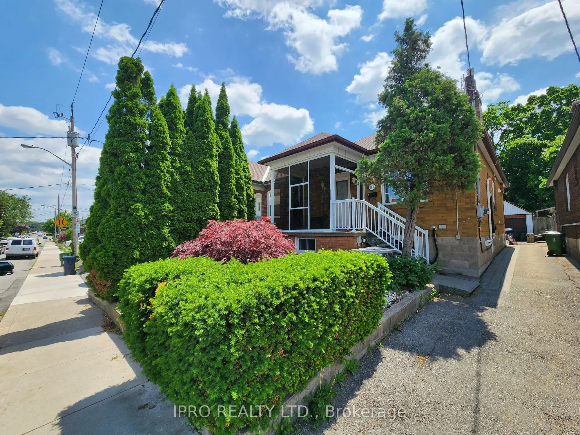 183 Livingstone Avenue W