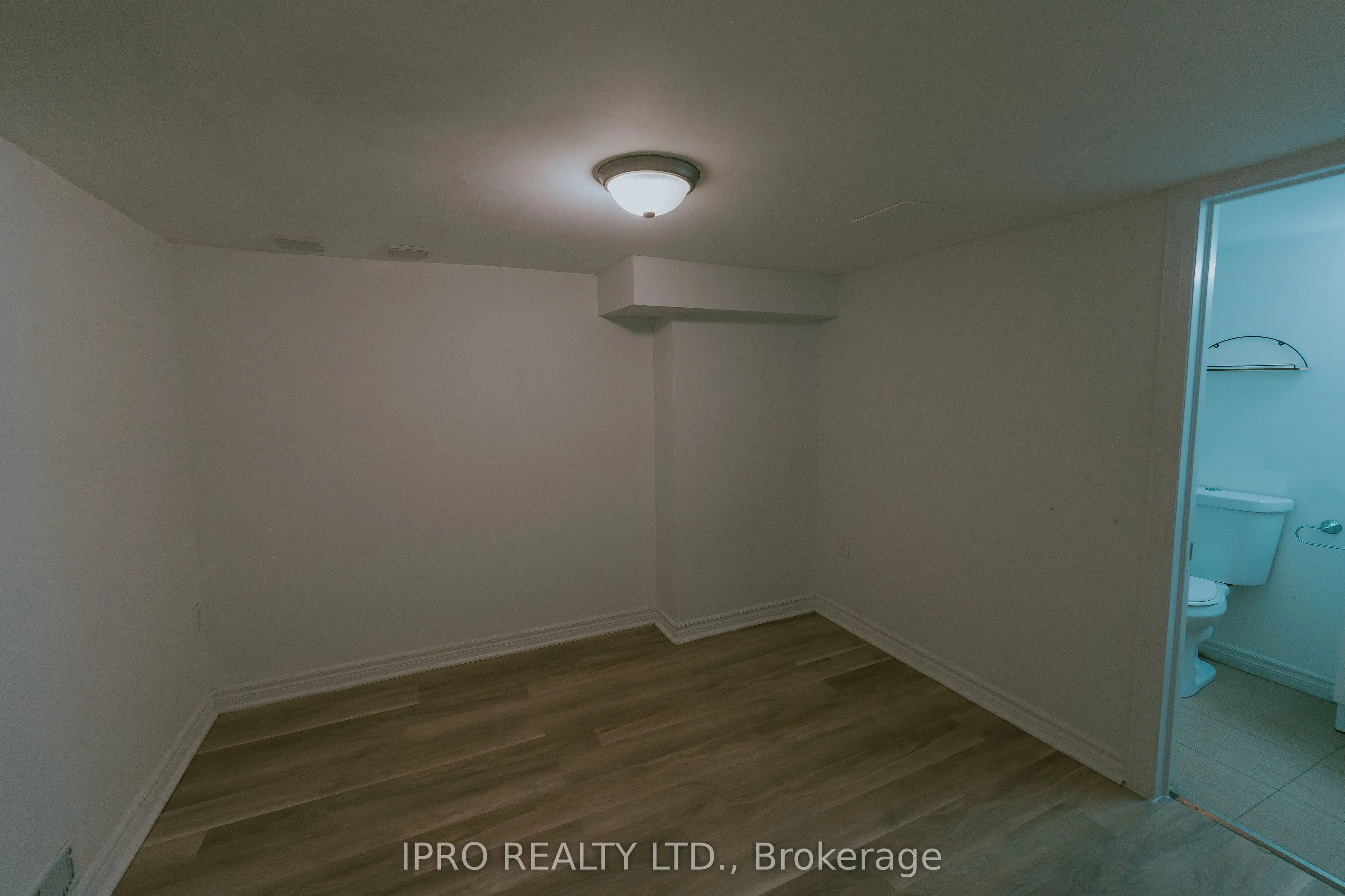 183 Livingstone Avenue W