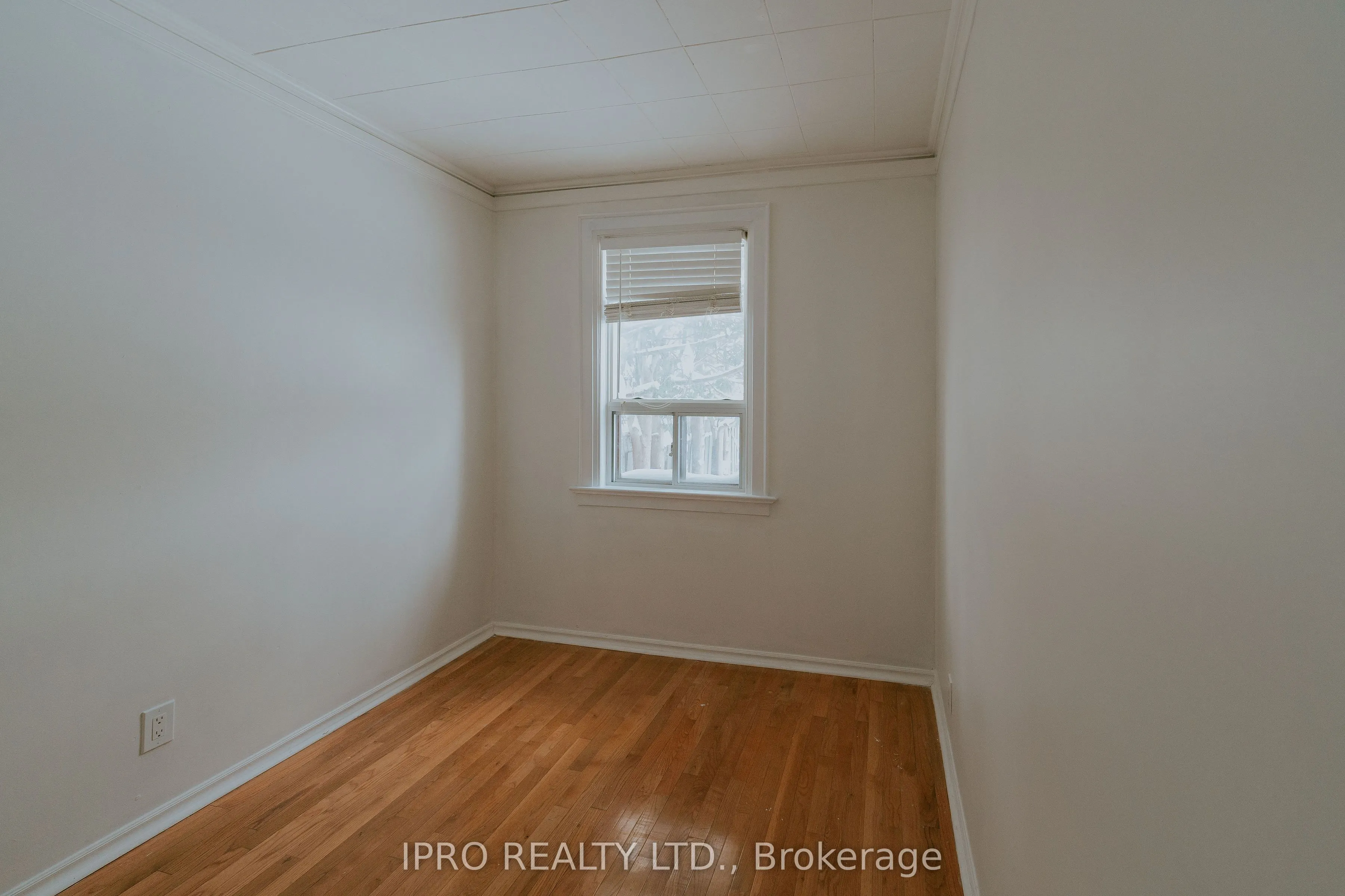 183 Livingstone Avenue W