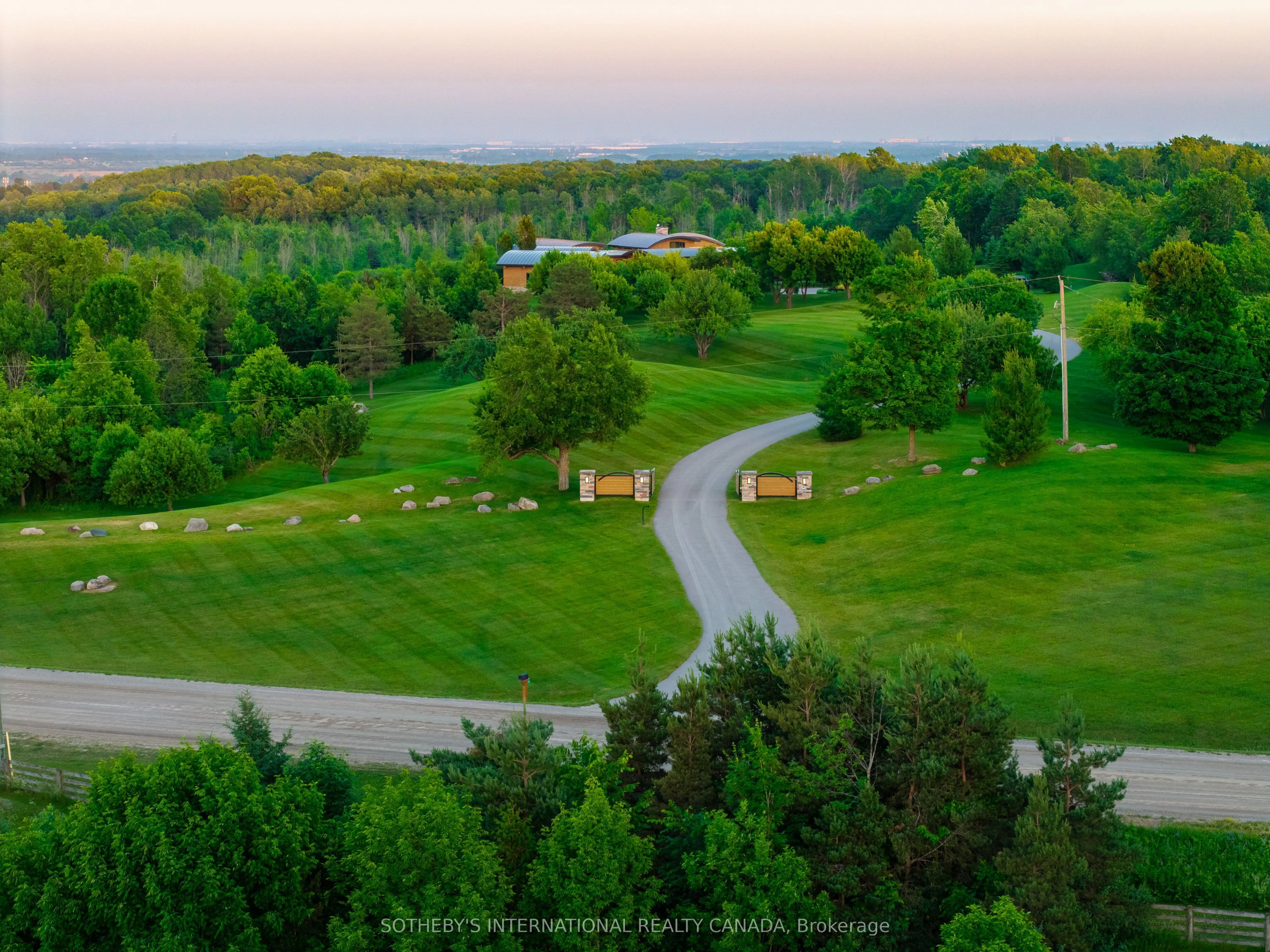5765 ESCARPMENT Side Road