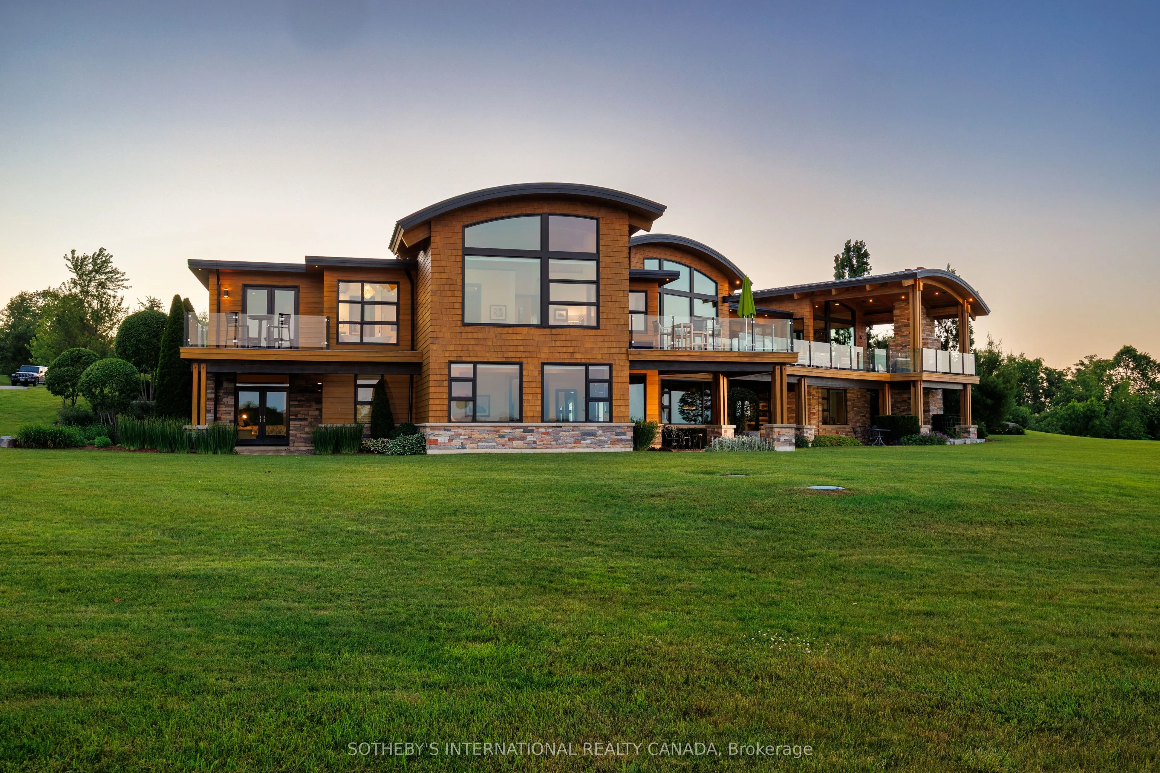 5765 ESCARPMENT Side Road
