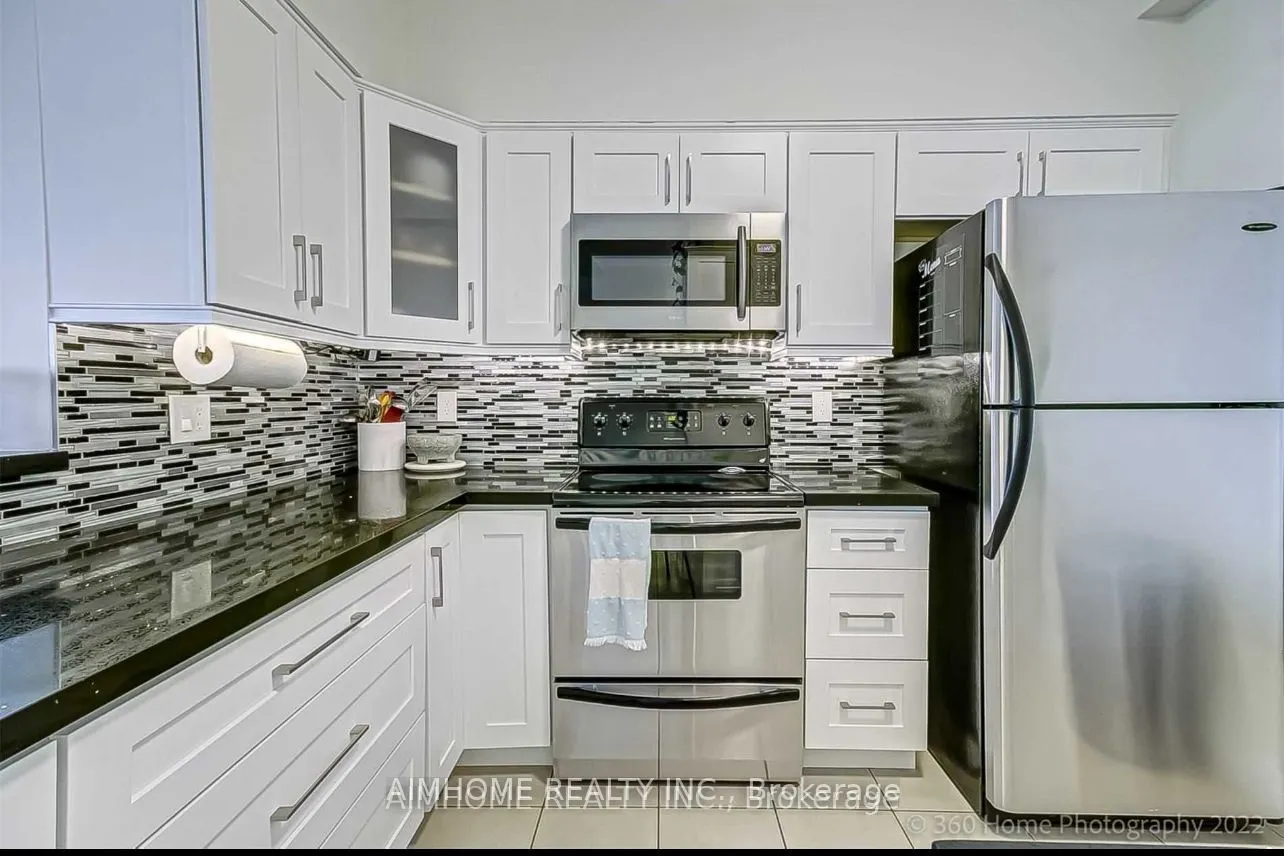 2119 Lakeshore Boulevard W, #607