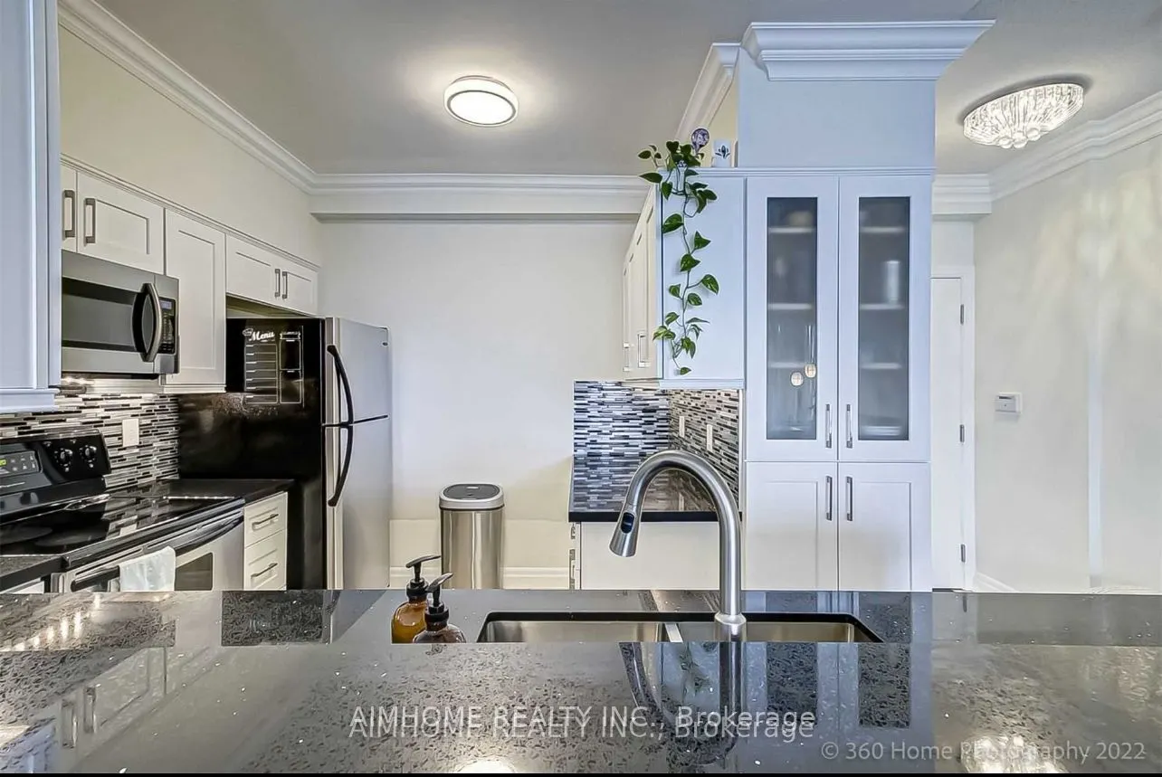 2119 Lakeshore Boulevard W, #607