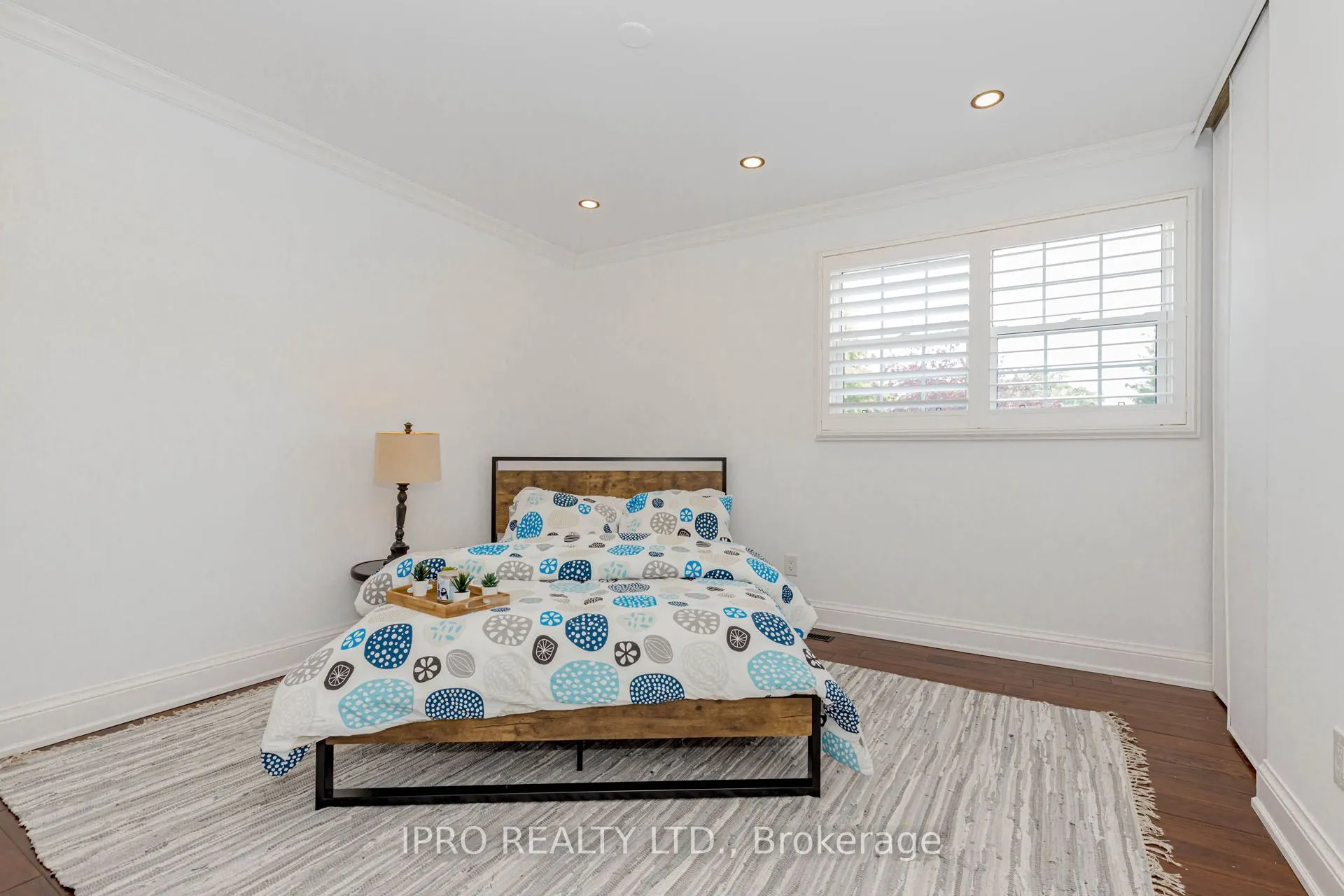 1073 Mesa Crescent