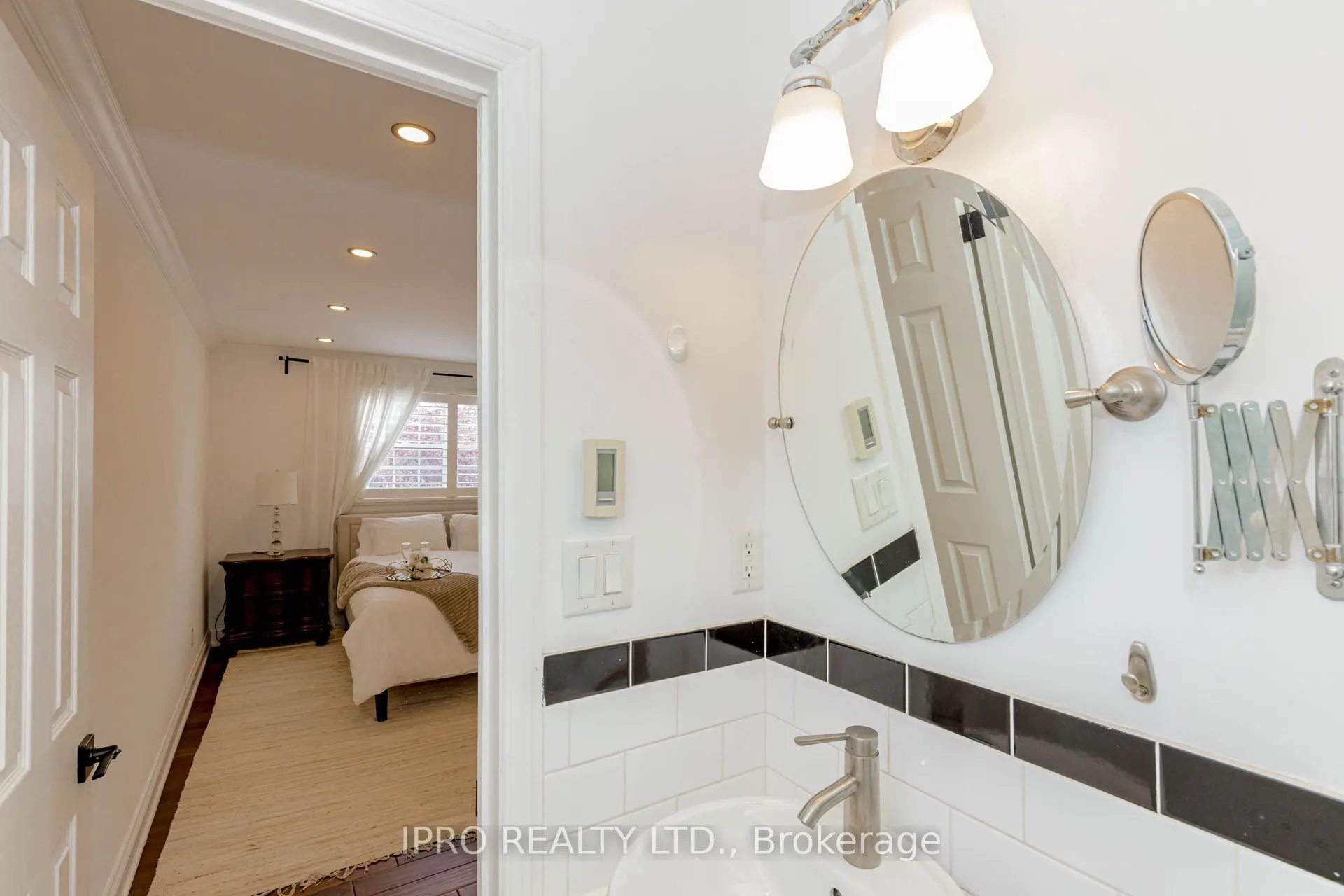 1073 Mesa Crescent