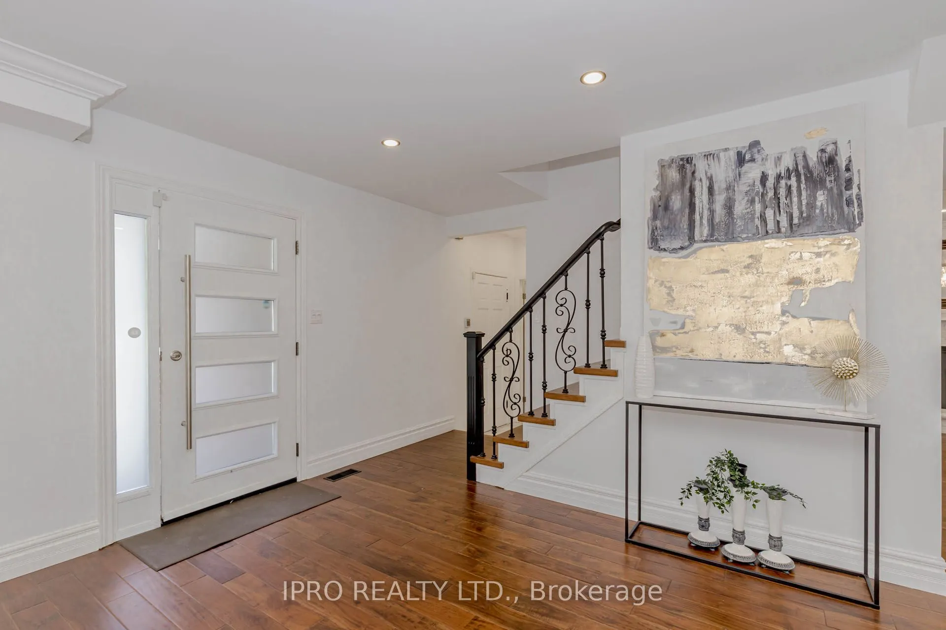 1073 Mesa Crescent