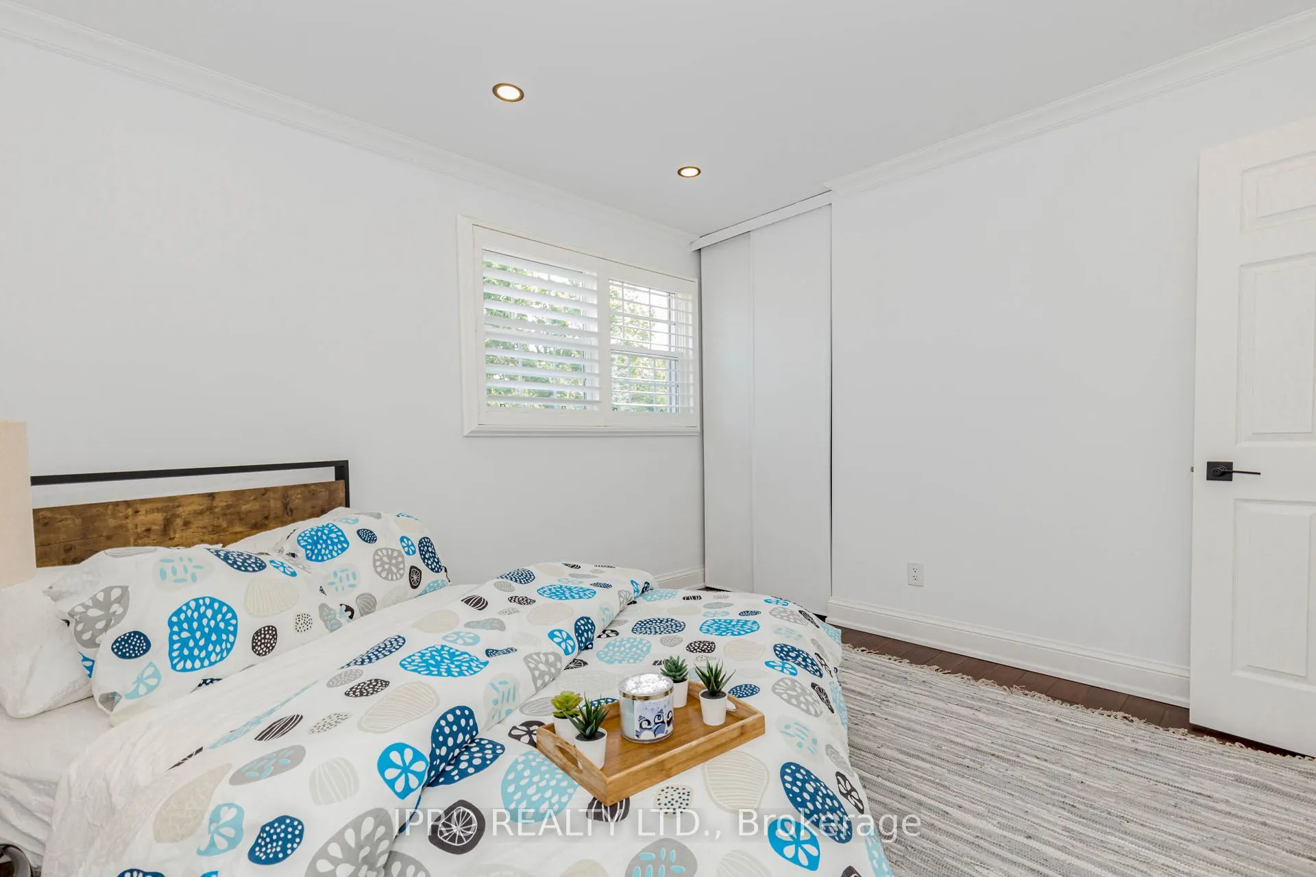 1073 Mesa Crescent