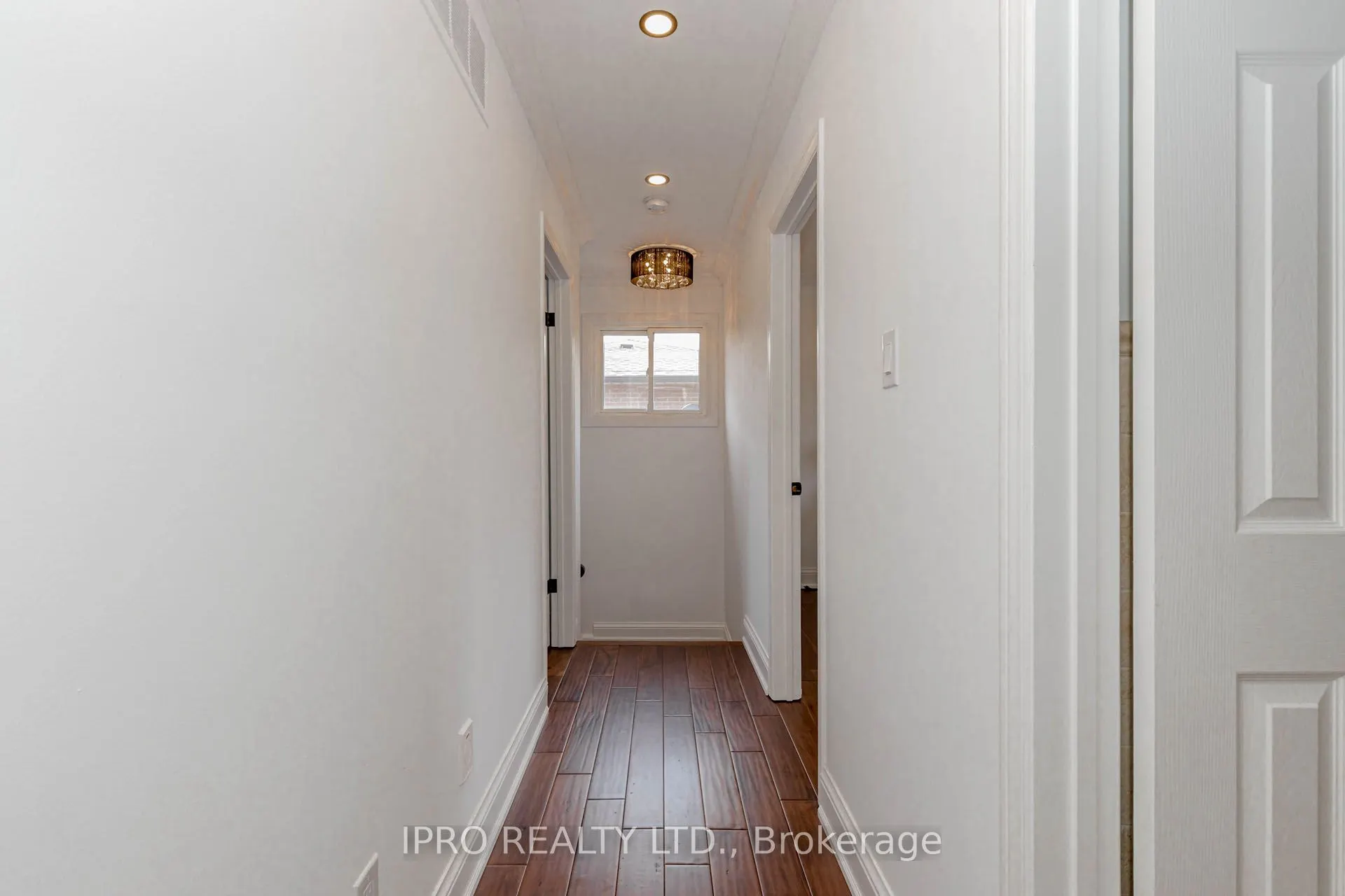 1073 Mesa Crescent