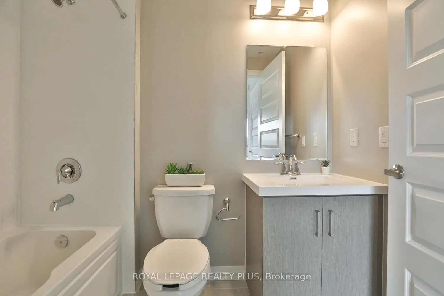 102 Grovewood Common, #306