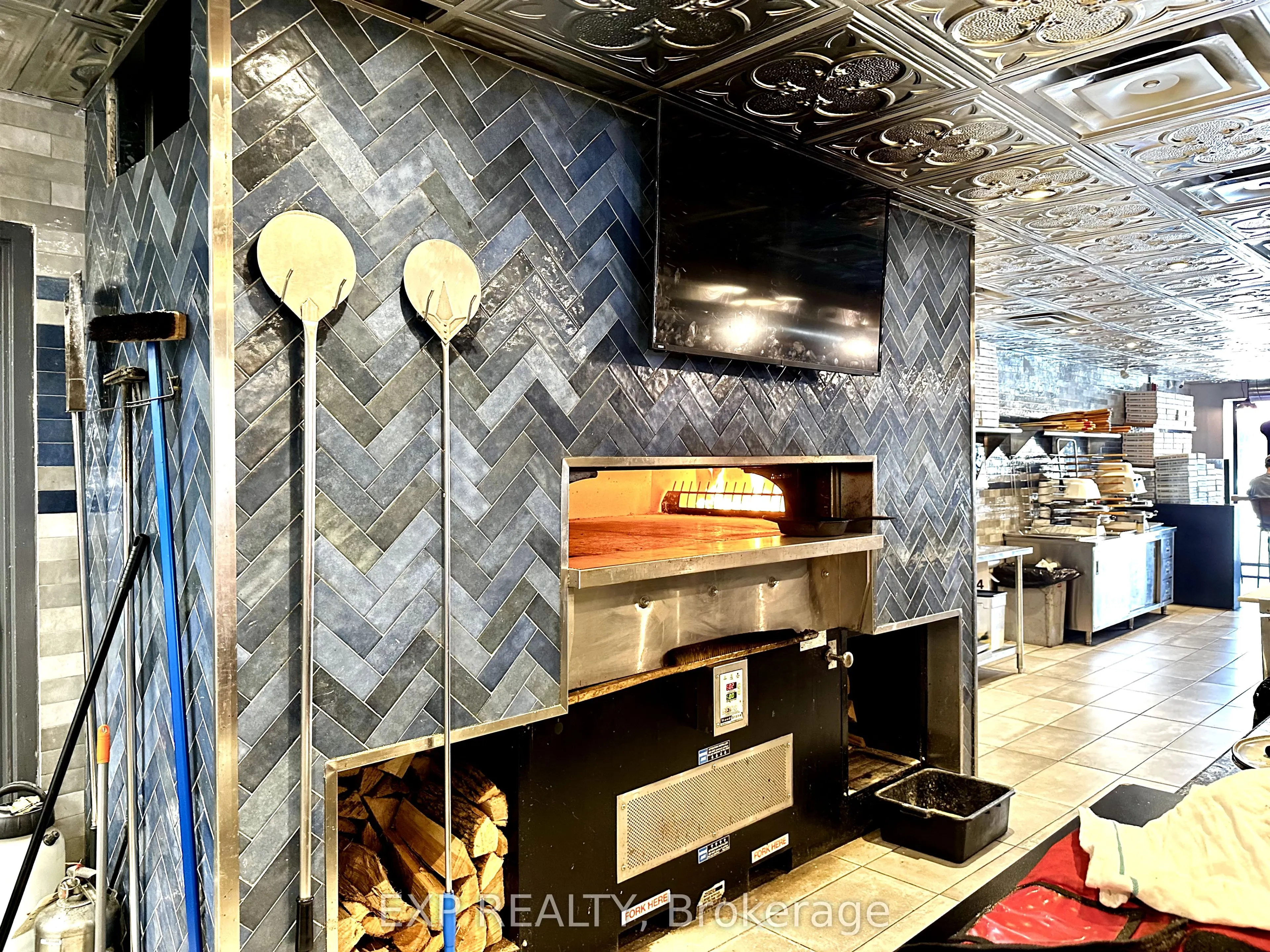 162 Lakeshore Road E