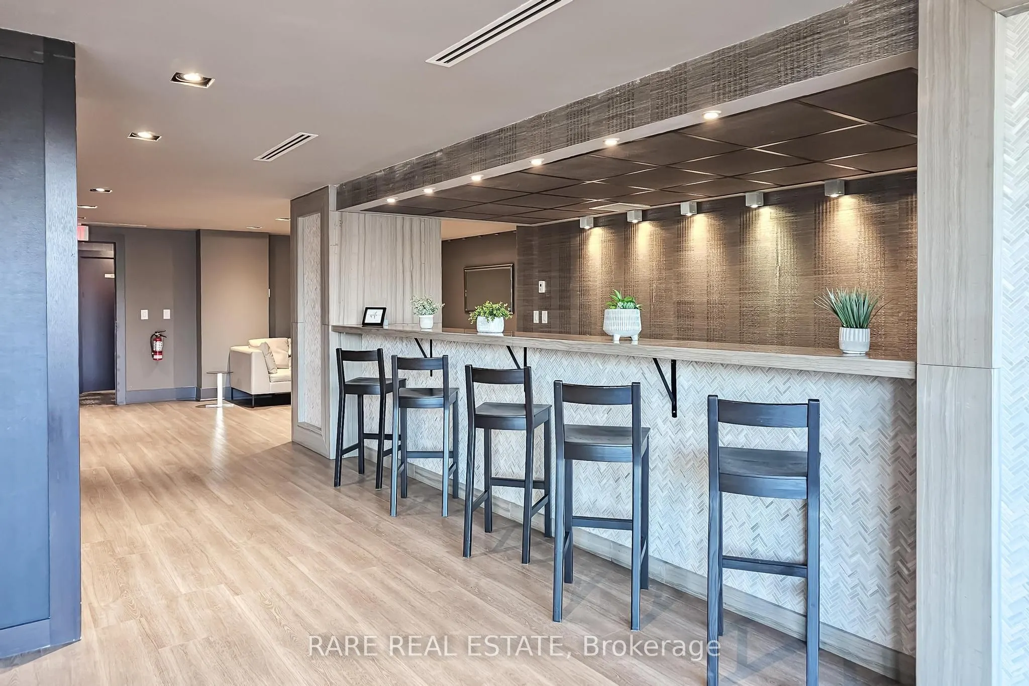1638 Bloor Street W, #607