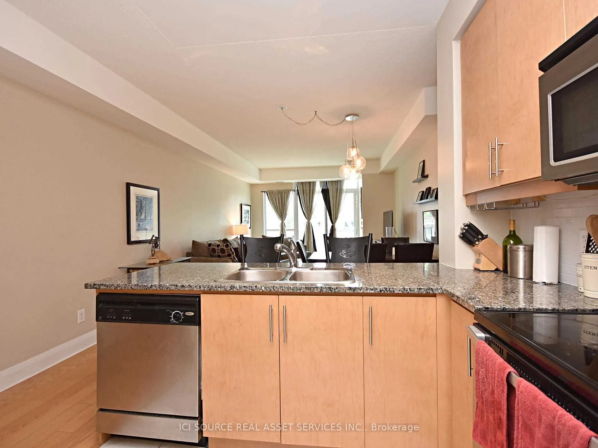 1 Hurontario Street, #211