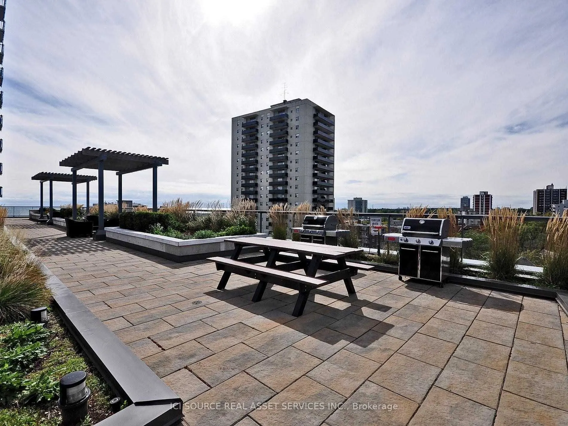 1 Hurontario Street, #211