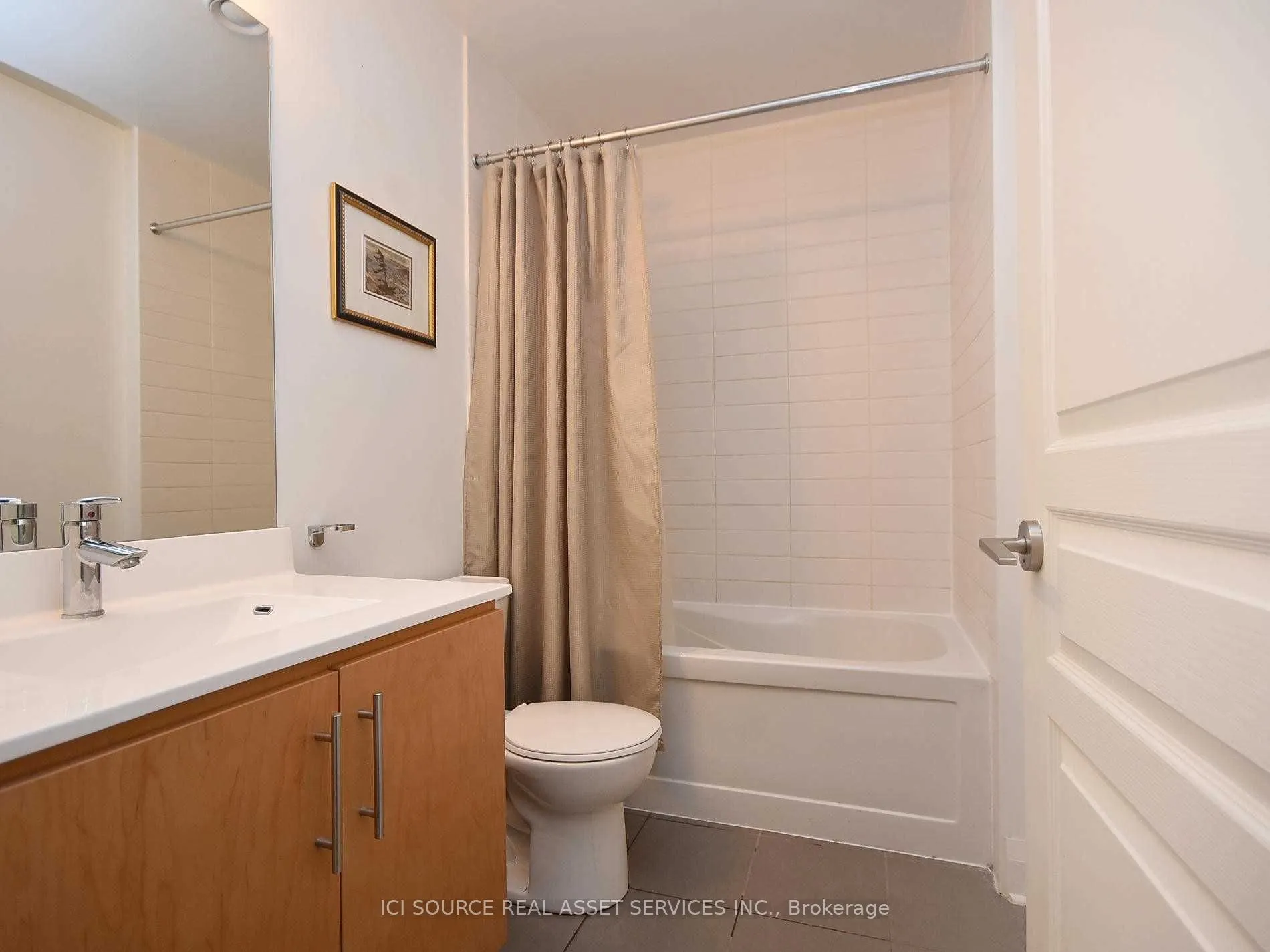 1 Hurontario Street, #211