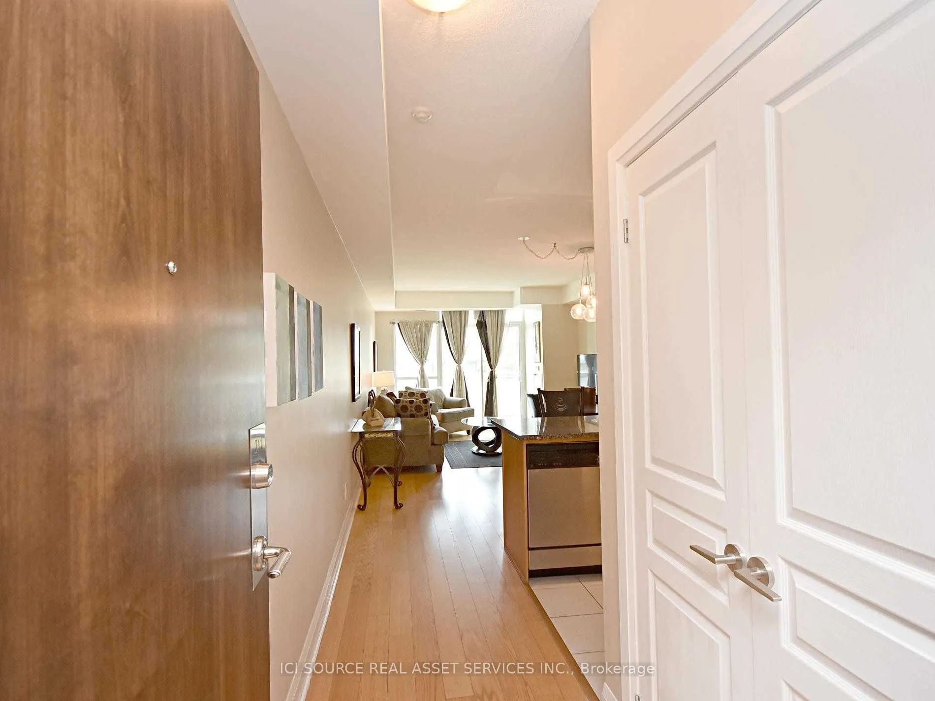 1 Hurontario Street, #211