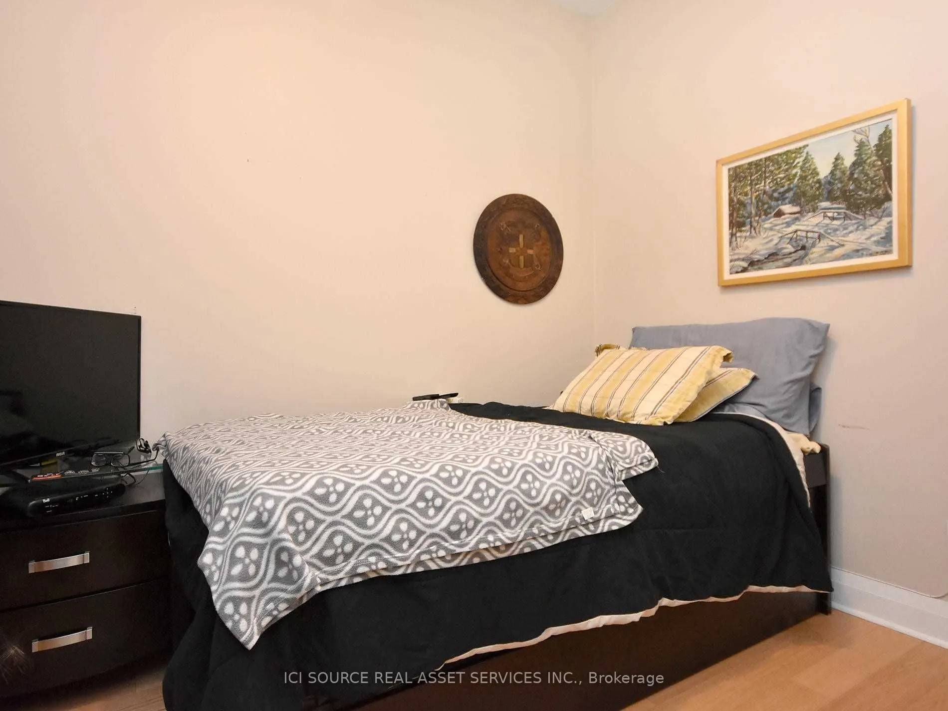 1 Hurontario Street, #211