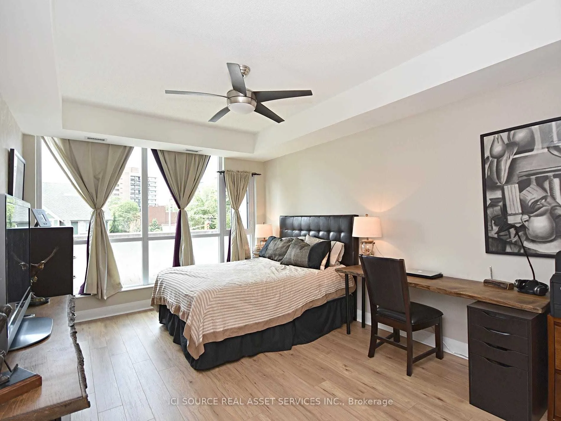 1 Hurontario Street, #211