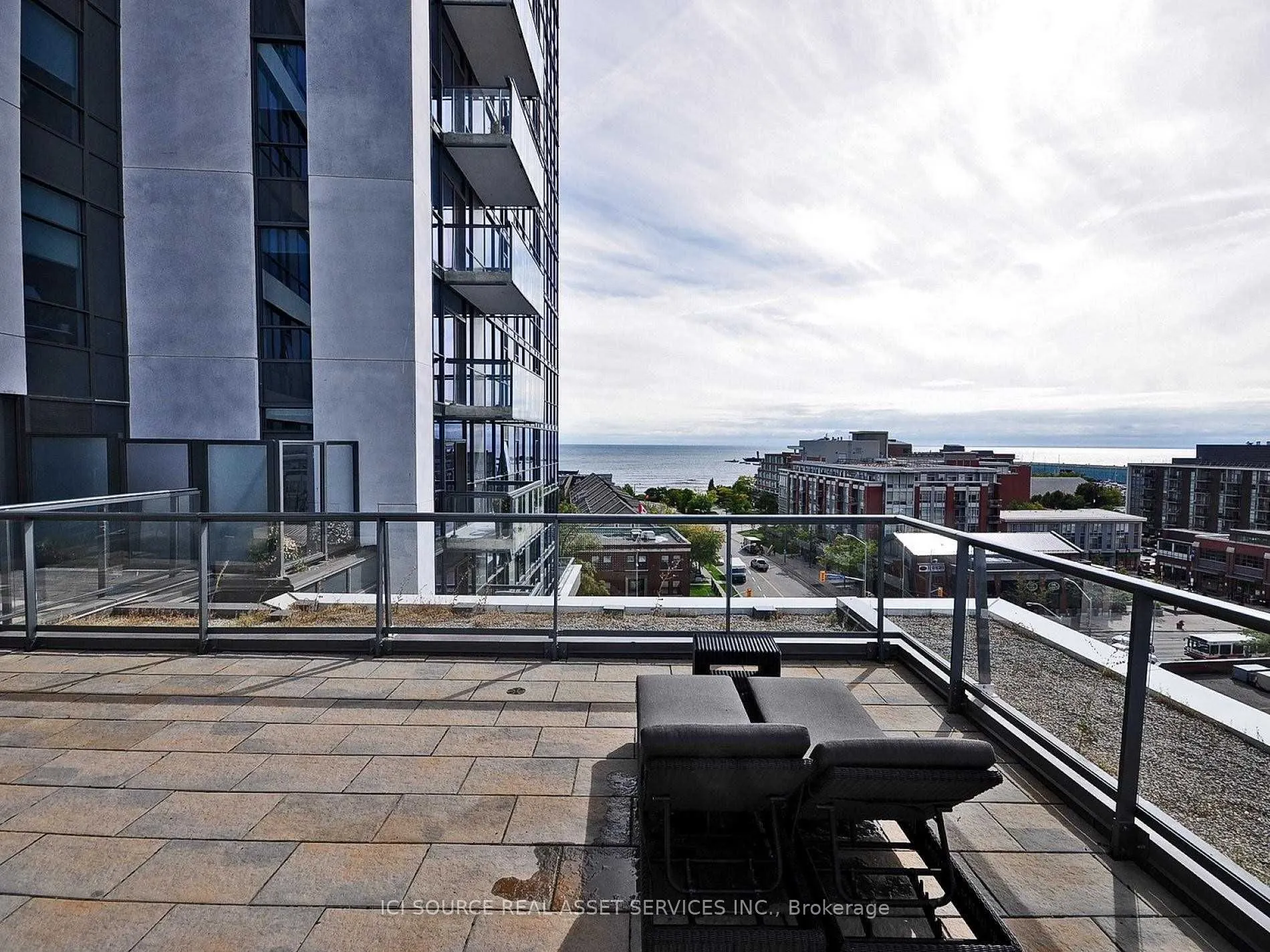 1 Hurontario Street, #211