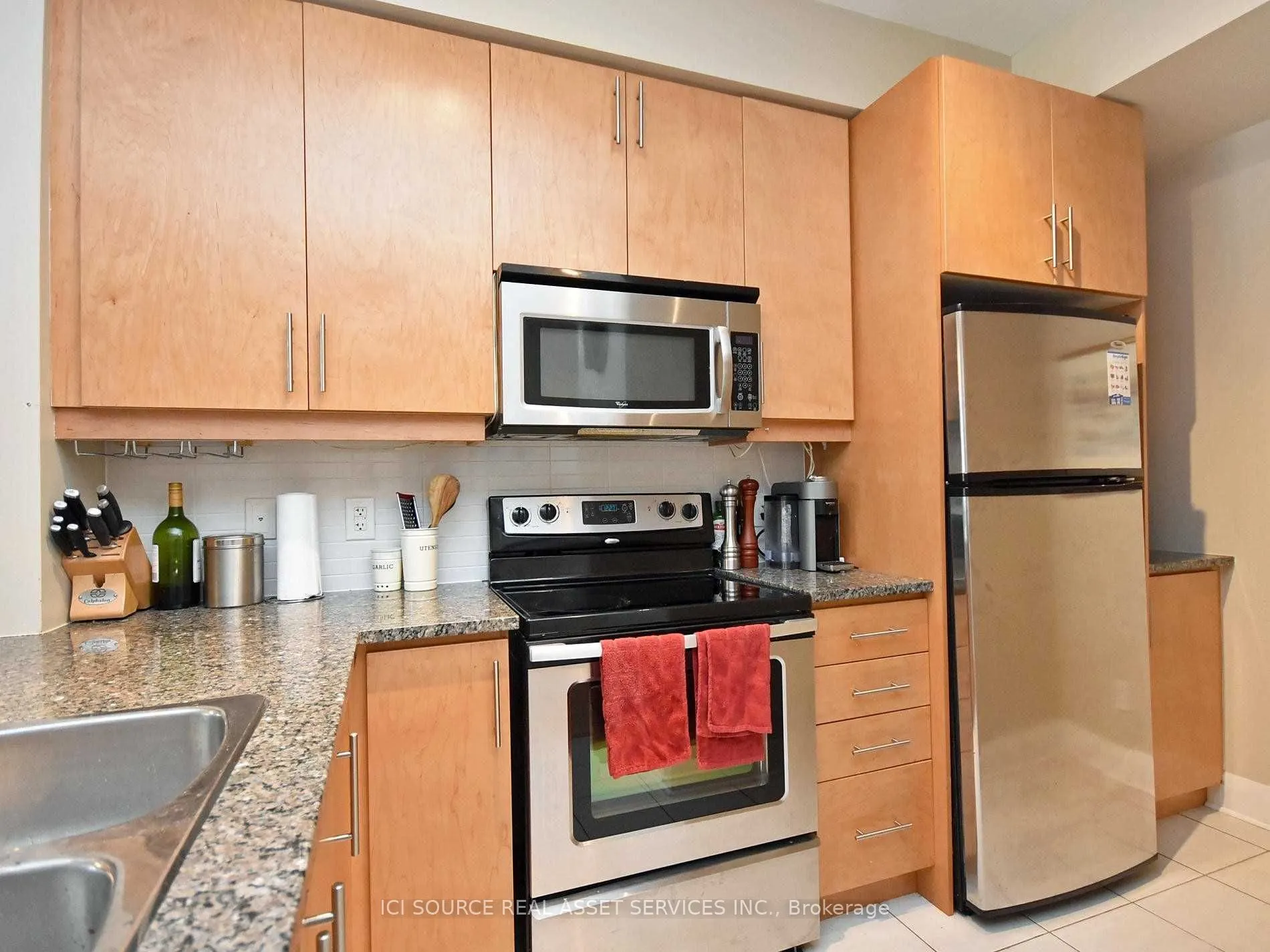 1 Hurontario Street, #211