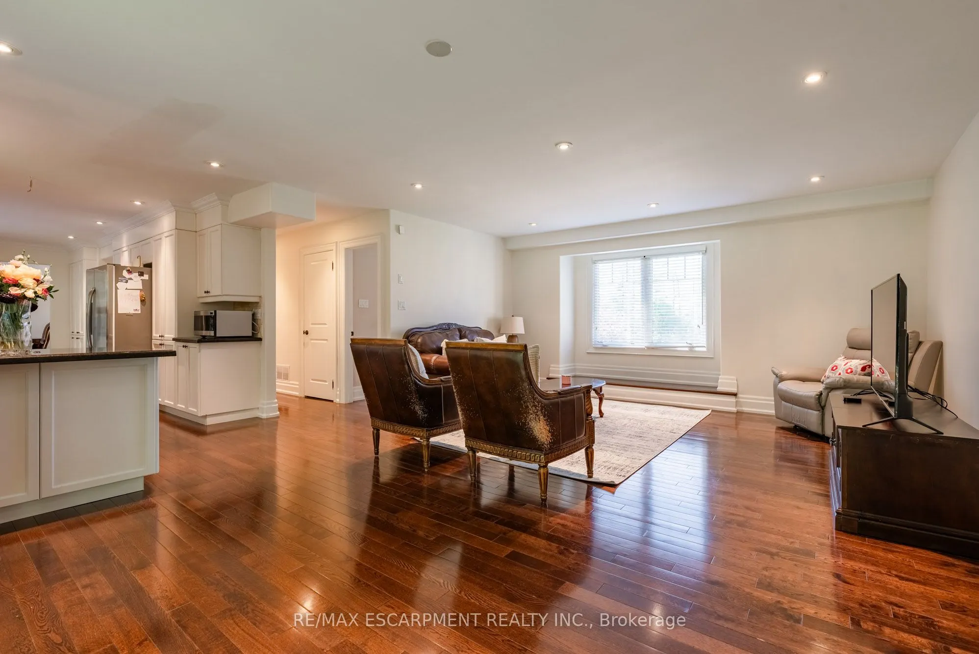 1034 Lakeshore Road W