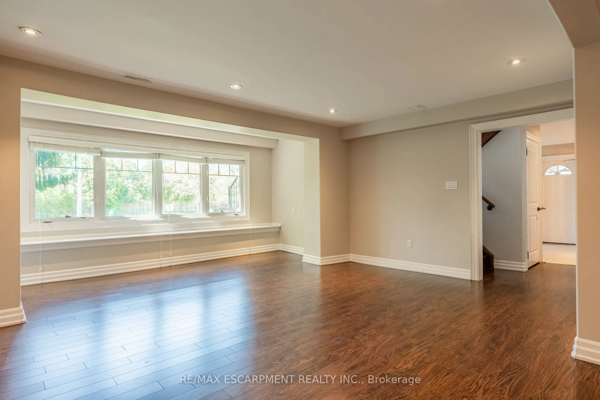 1034 Lakeshore Road W