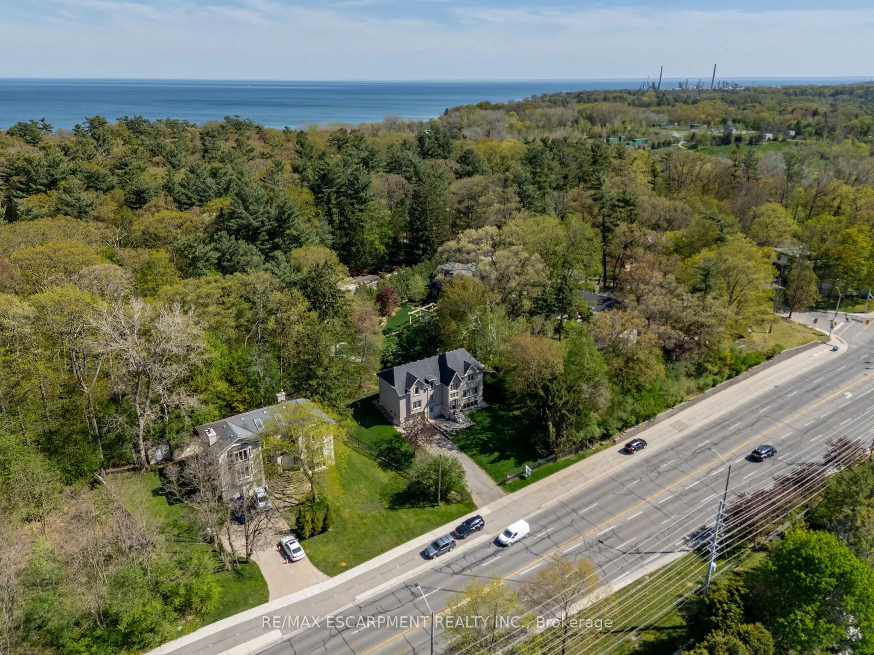 1034 Lakeshore Road W