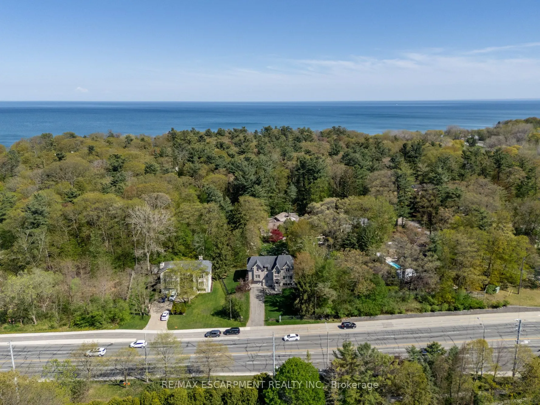1034 Lakeshore Road W