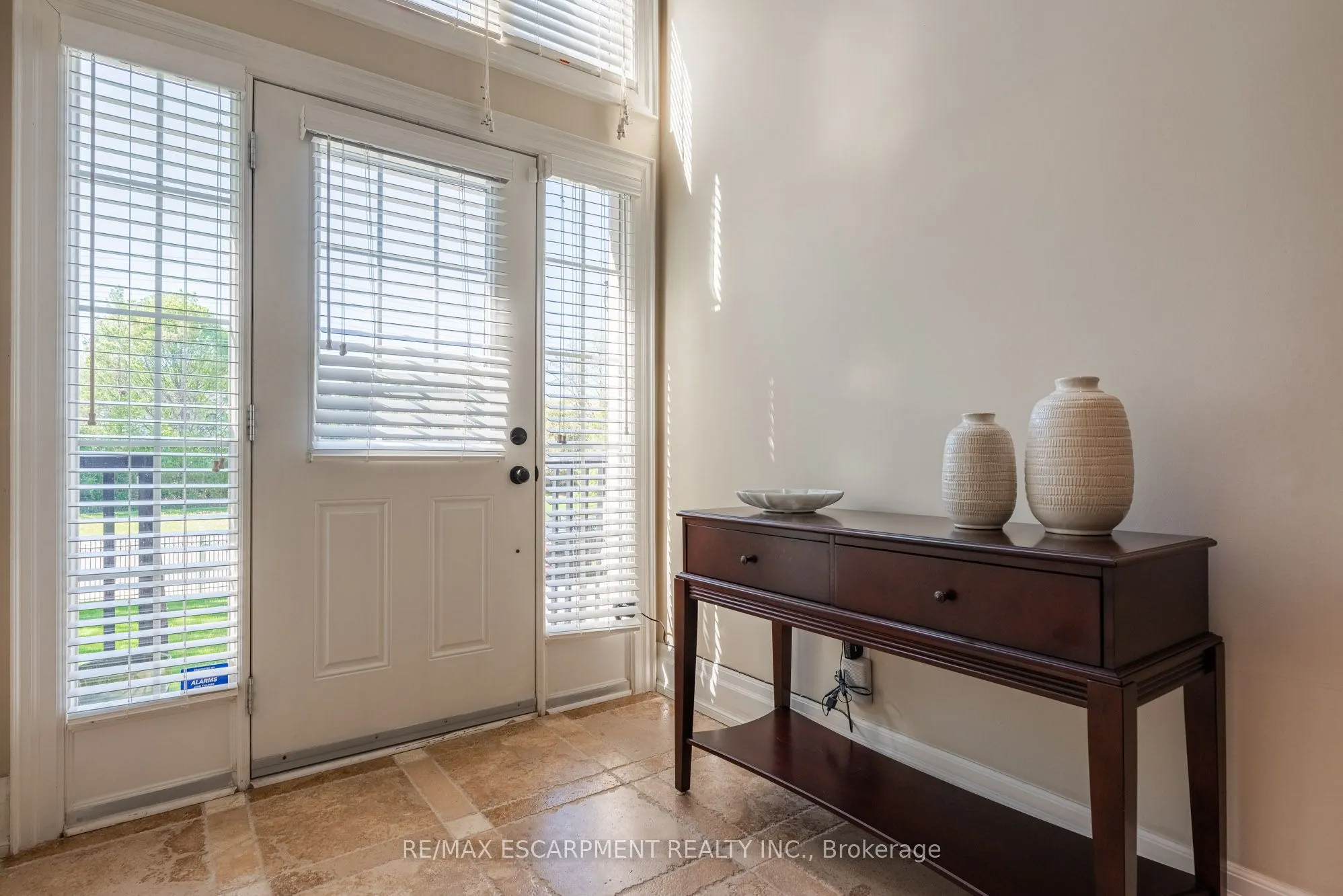 1034 Lakeshore Road W