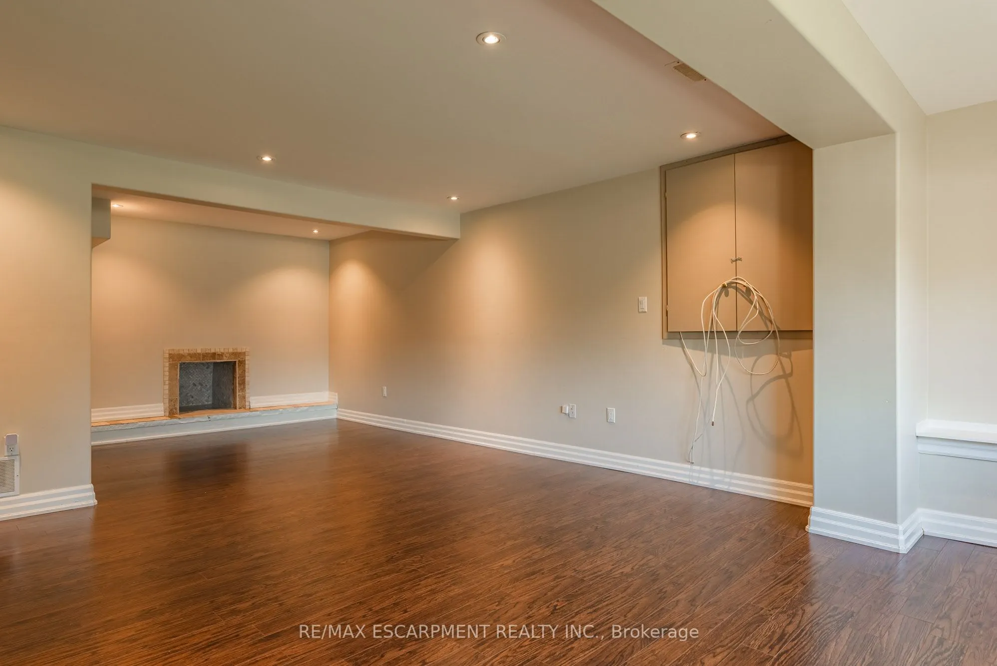 1034 Lakeshore Road W